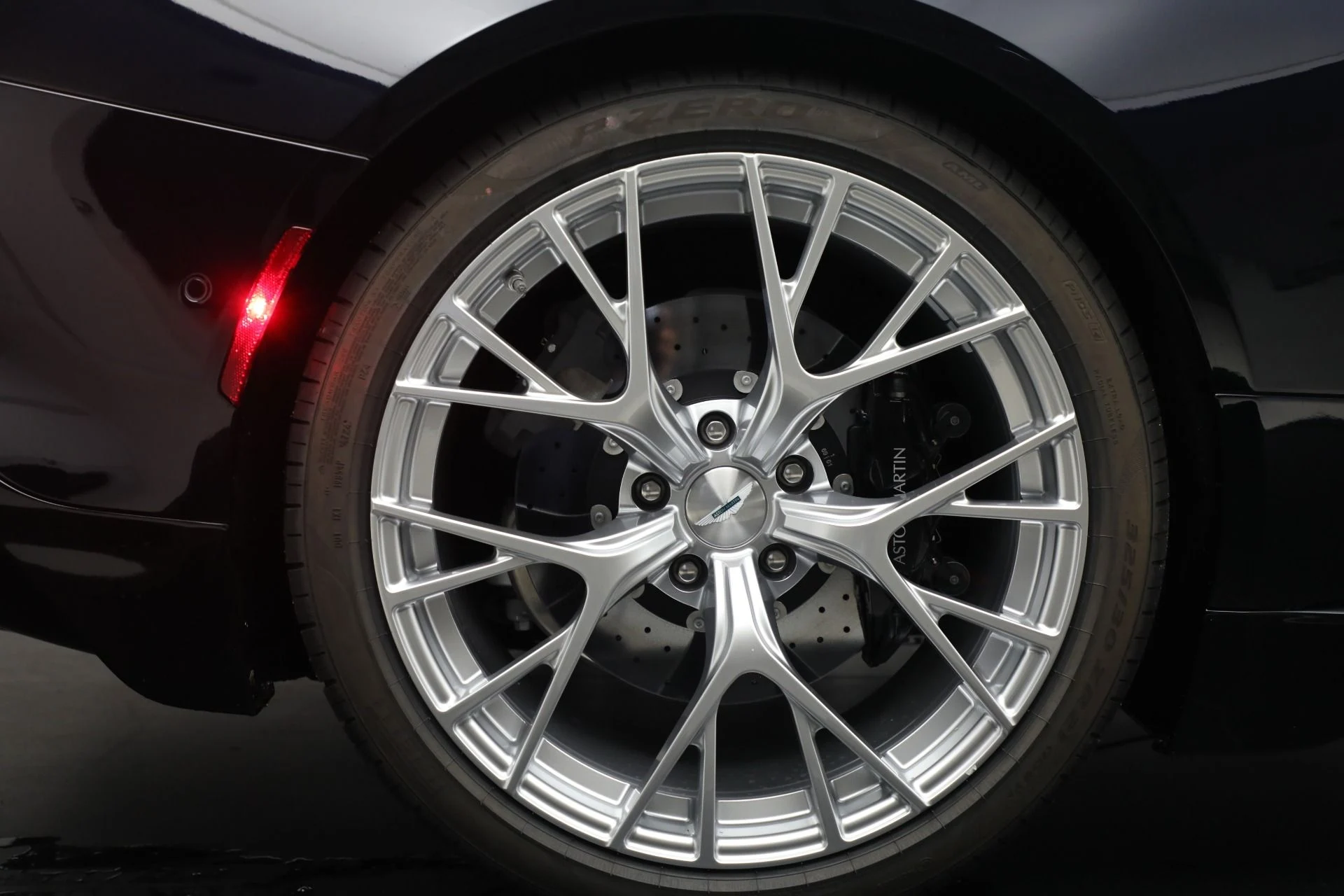 mph043_1456116606_New_2026_Aston_Martin_Vanquish_cab5723317