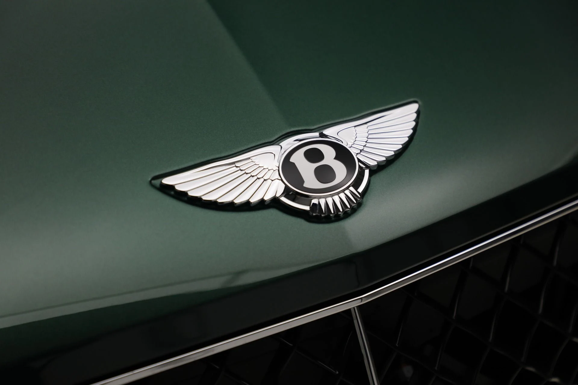mph043_1462778592_New_2025_Bentley_Bentayga_V8_9d9b74443a