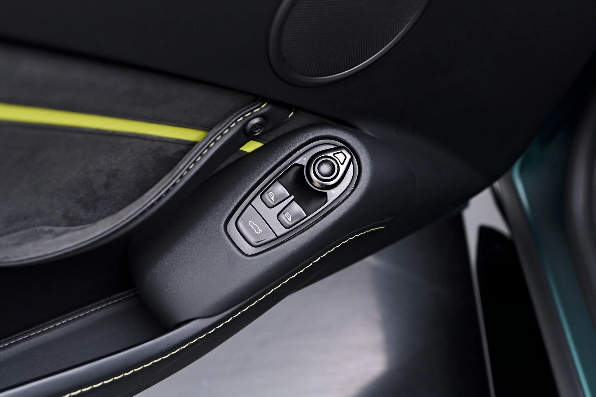 mph043_1463235645_Used_2023_Aston_Martin_Vantage_F1_Edition_1755655663_f70b81e9f2