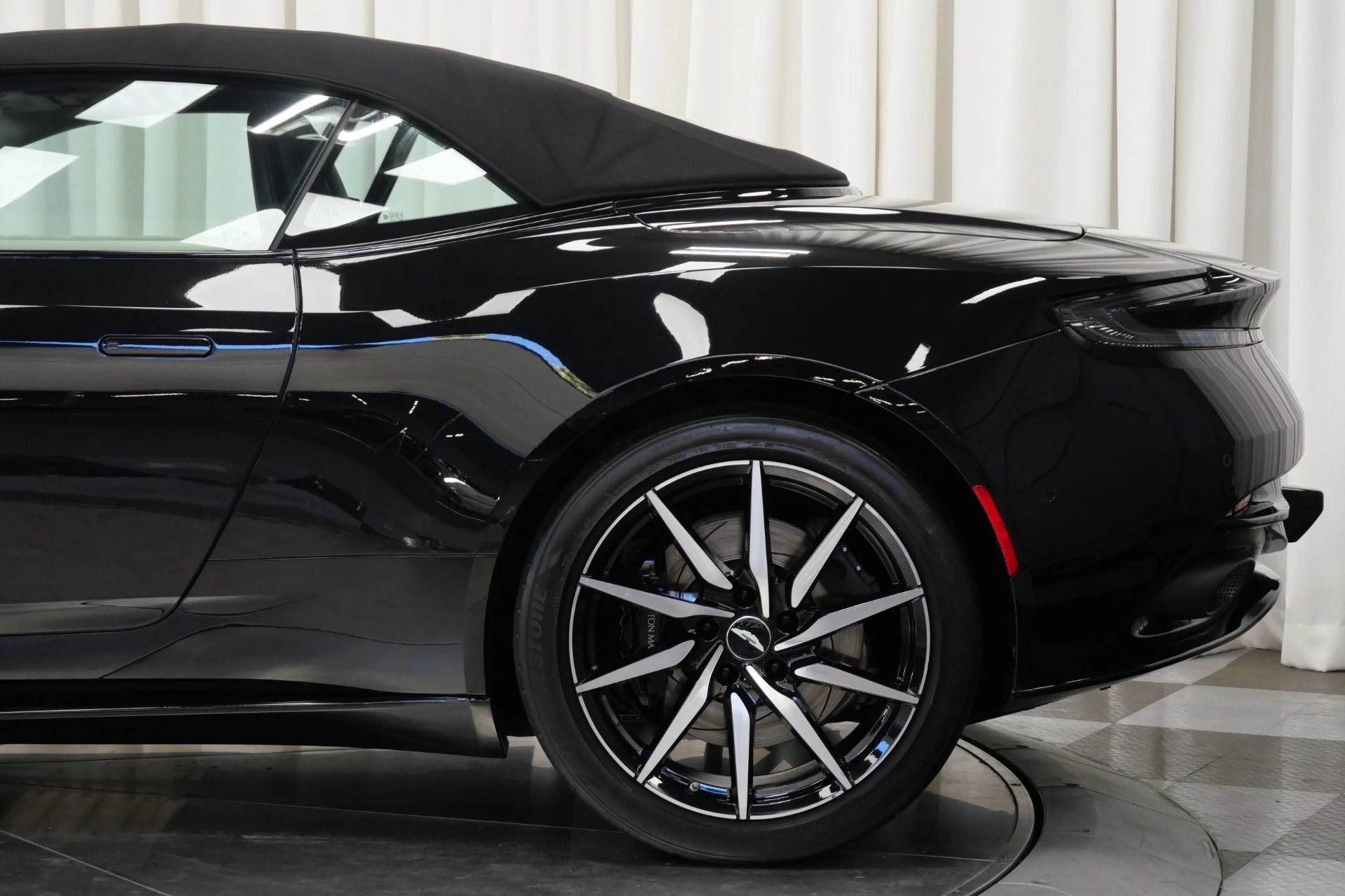mph043_1475554464_Used_2021_Aston_Martin_DB_11_Volante_1760108226_e507e5339b