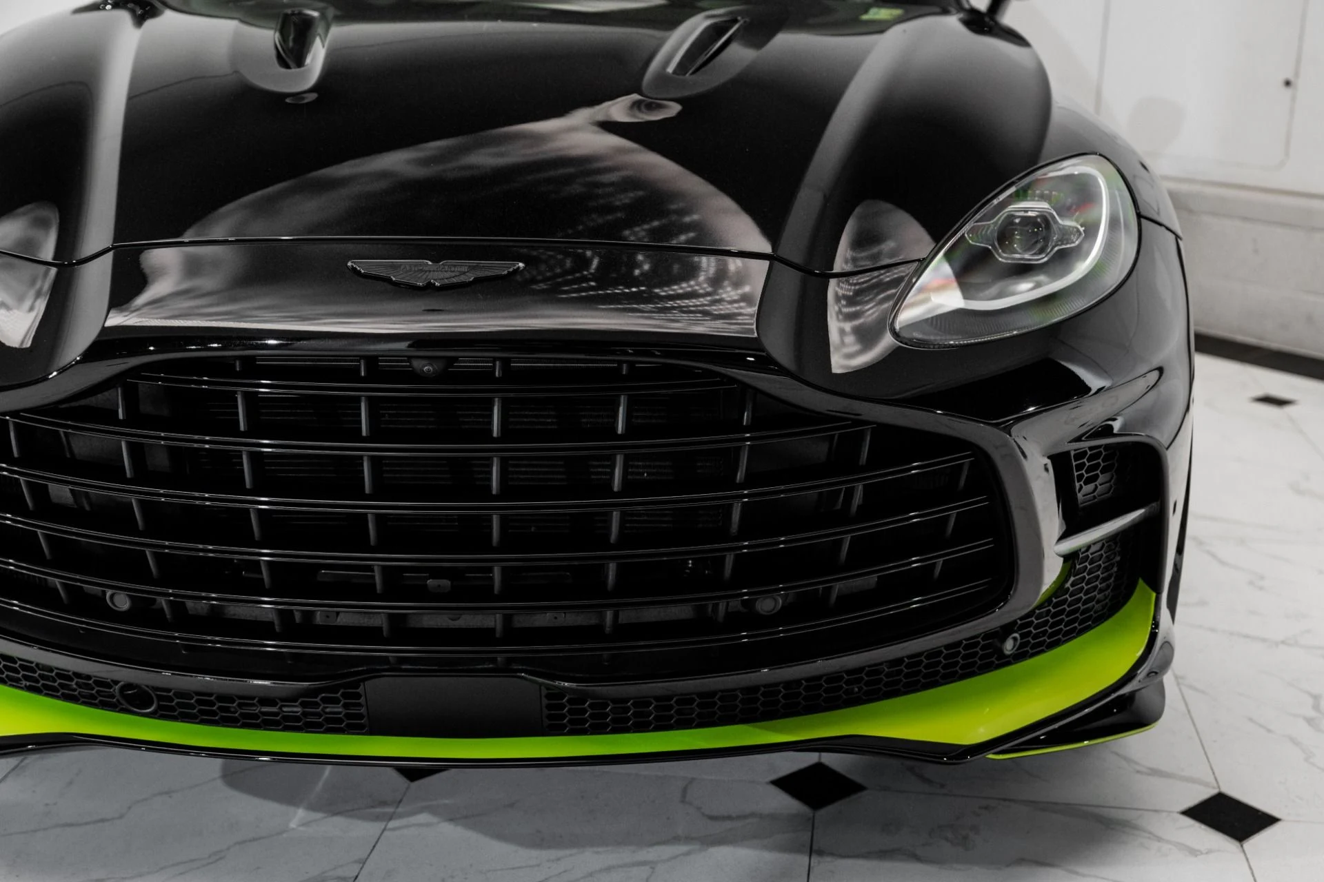 mph043_1516933305_Used_2024_Aston_Martin_DBX_707_1746070286_6ac8eadd40