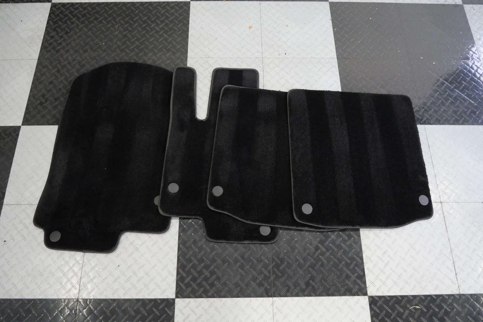 mph043_1518302070_Used_2025_Mercedes_Benz_Maybach_GLS_600_4_MATIC_Monoblock_Wheels_4_Seat_Configuration_Rear_Entertainment_1776793710_8df5a354d1