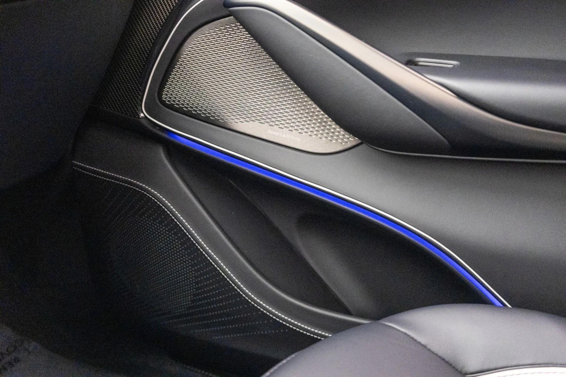 mph043_152149278_Used_2026_Aston_Martin_DBX_S_1792083378_4b8cf9c408