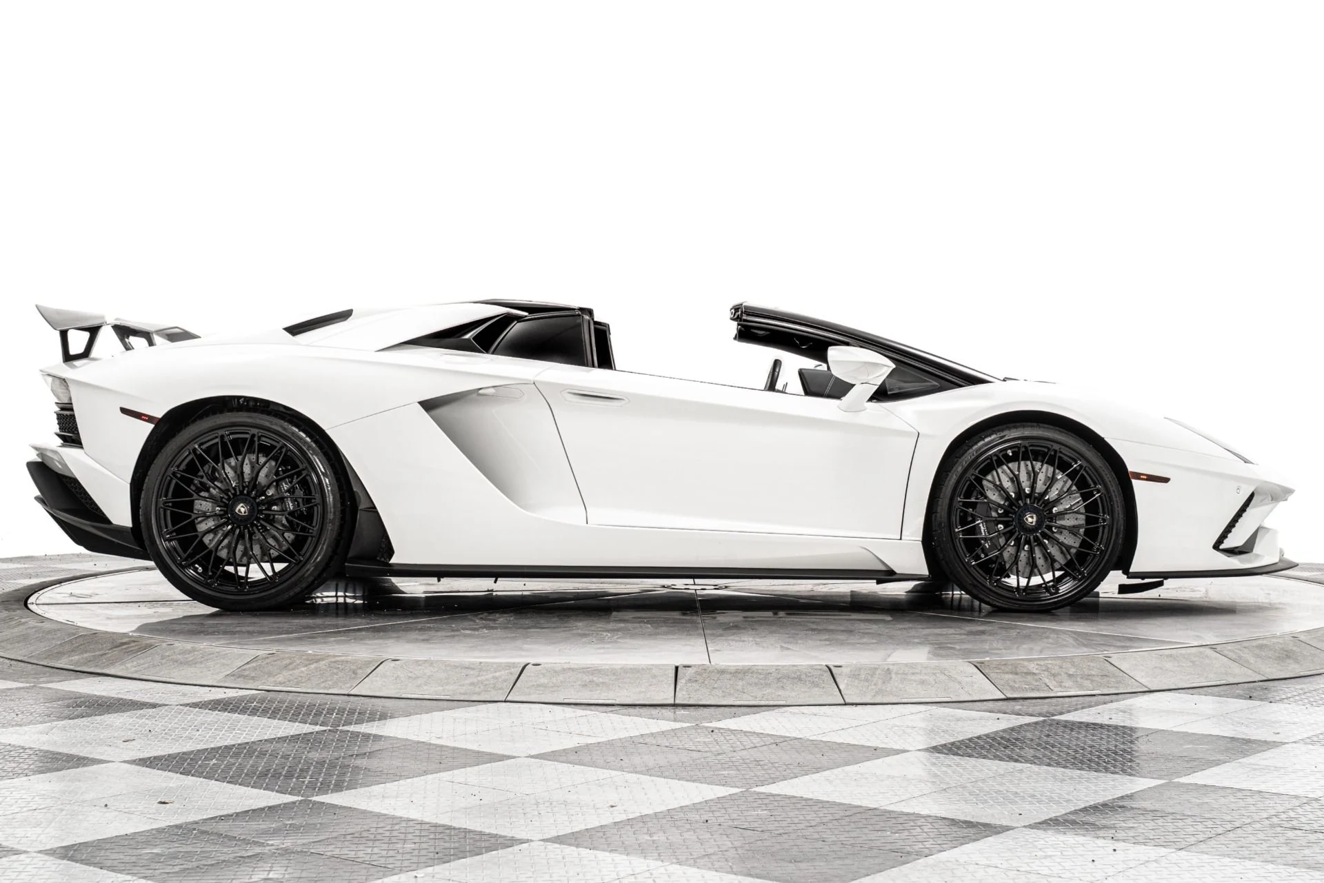 mph043_1532383454_Used_2019_Lamborghini_Aventador_LP_740_4_S_Roadster_1758210242_199e6ae38b