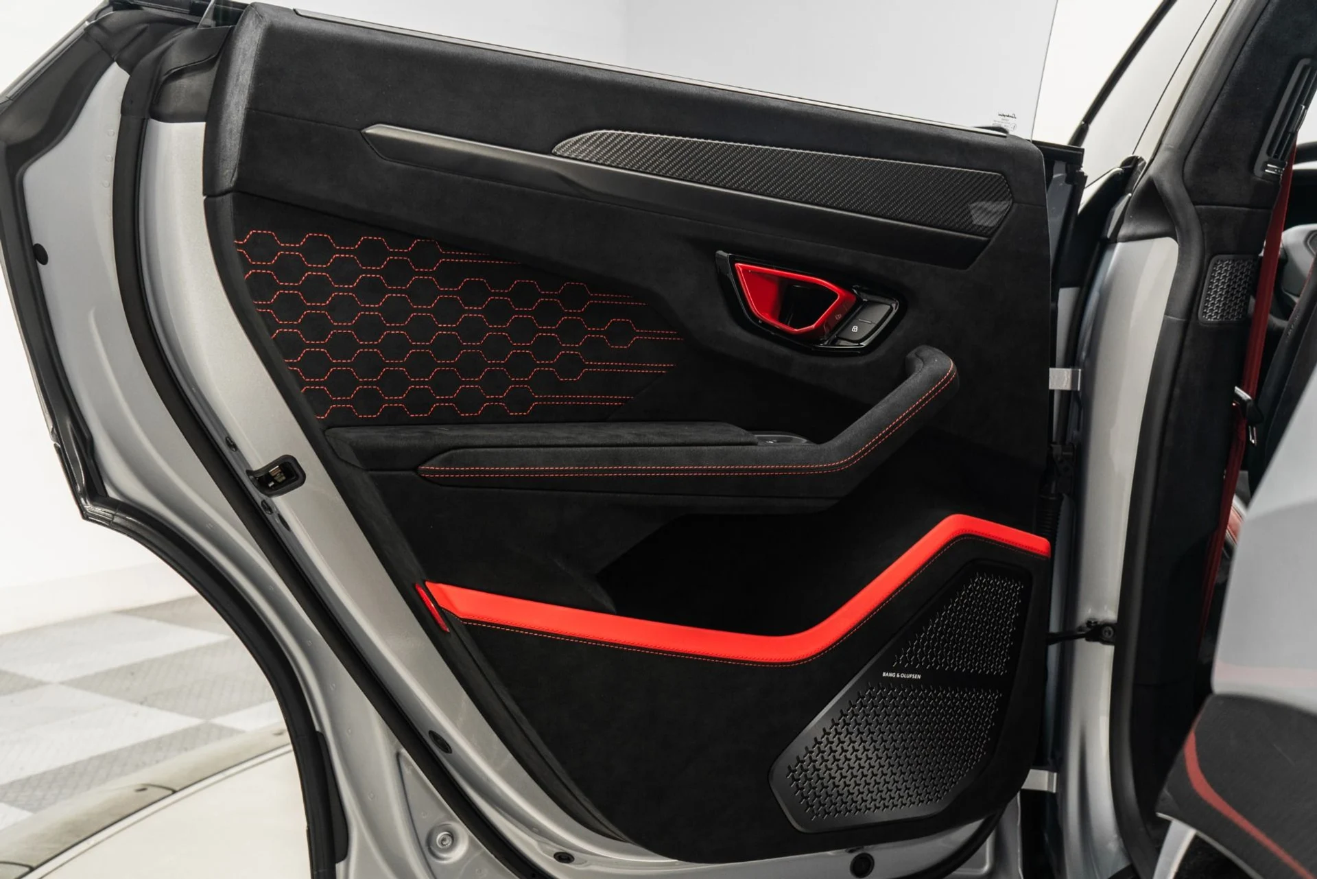 mph043_1533623080_Used_2024_Lamborghini_Urus_Performante_657_Hp_ADAS_package_Carbon_Fiber_Trim_1768936745_a2b8f60299