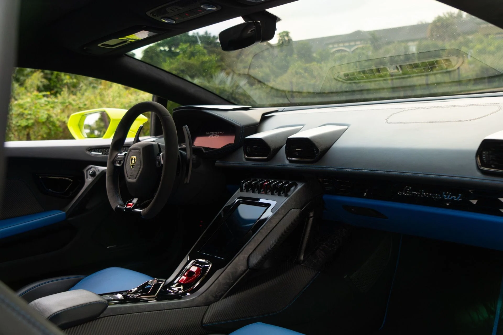 mph043_1536067150_Used_2020_Lamborghini_Huracan_EVO_1764467725_d36de20e98