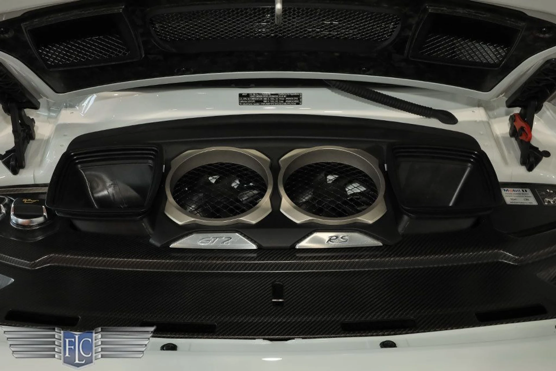 mph043_1537615770_used_2018_porsche_911_gt2rs_9689_22985277_44_1024_a7162e5d4f