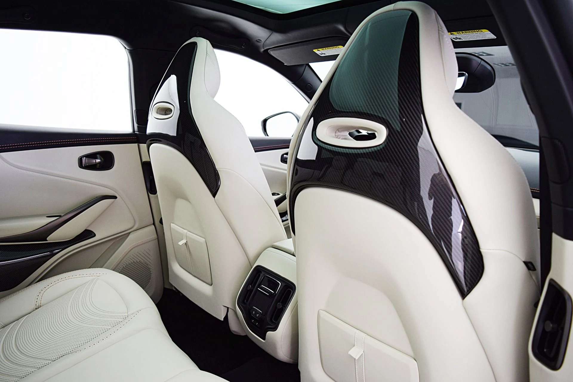 mph043_1538624704_Used_2022_Aston_Martin_DBX_5b474cd431