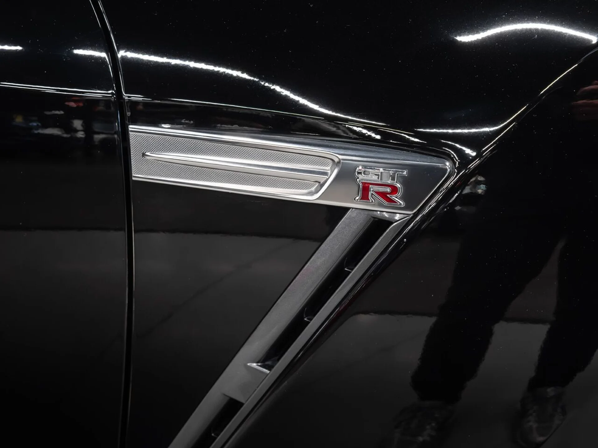 mph043_1539463897_nissan_gt_r_2009_2002135efb