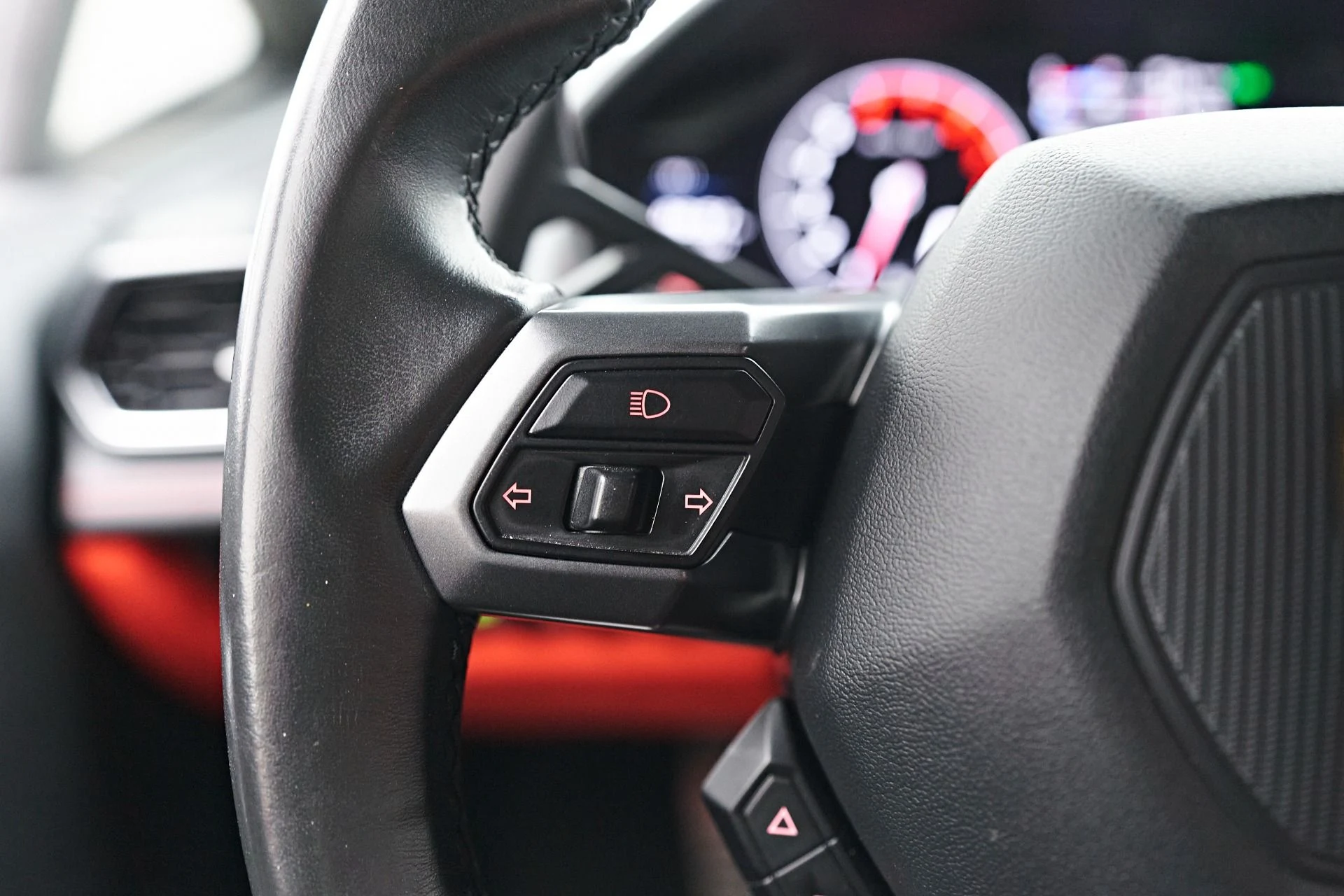 mph043_1544025343_Used_2015_Lamborghini_Huracan_LP_610_4_1709262058_1433f1c181