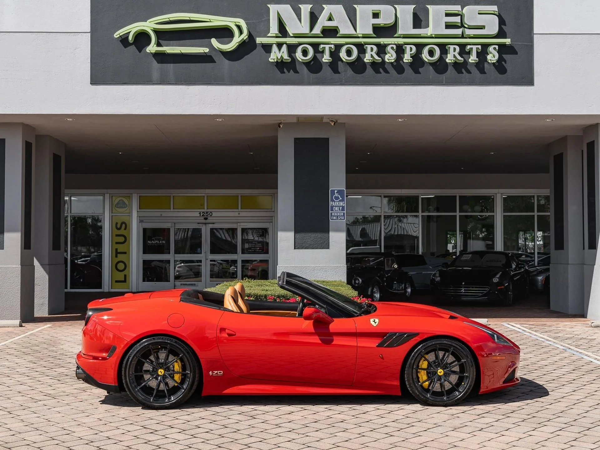 mph043_1563900794_Used_2015_Ferrari_California_T_1761253559_8885ec56a8
