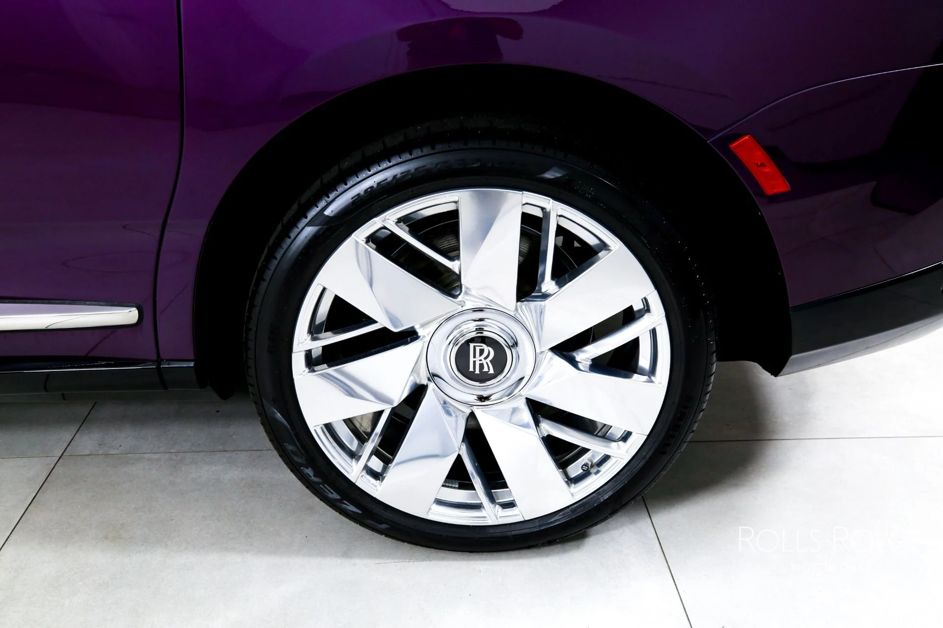 mph043_1564245321_Used_2025_Rolls_Royce_Cullinan_1790089406_b162829065