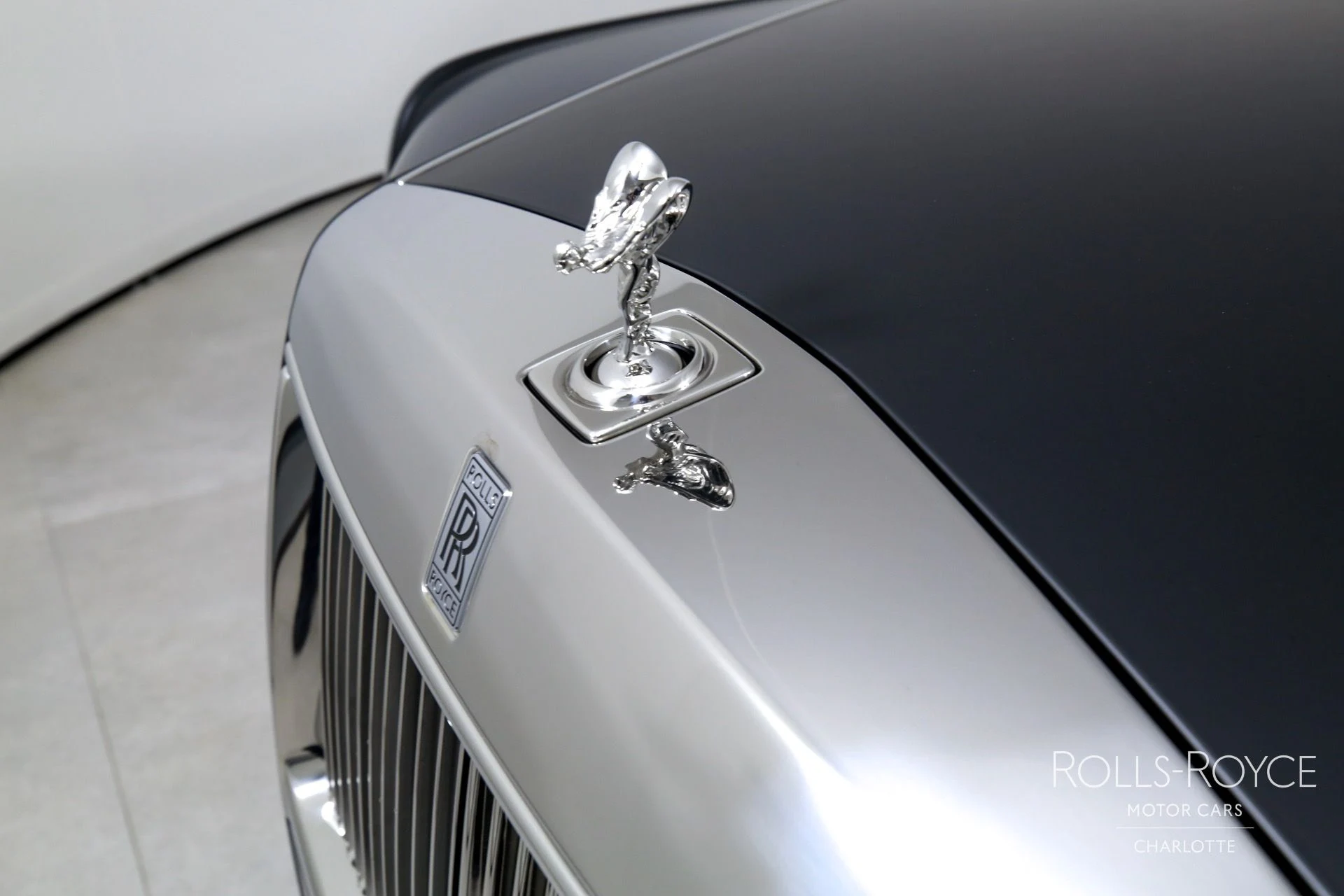 mph043_1573755753_Used_2025_Rolls_Royce_Phantom_1759509500_6af14836e0