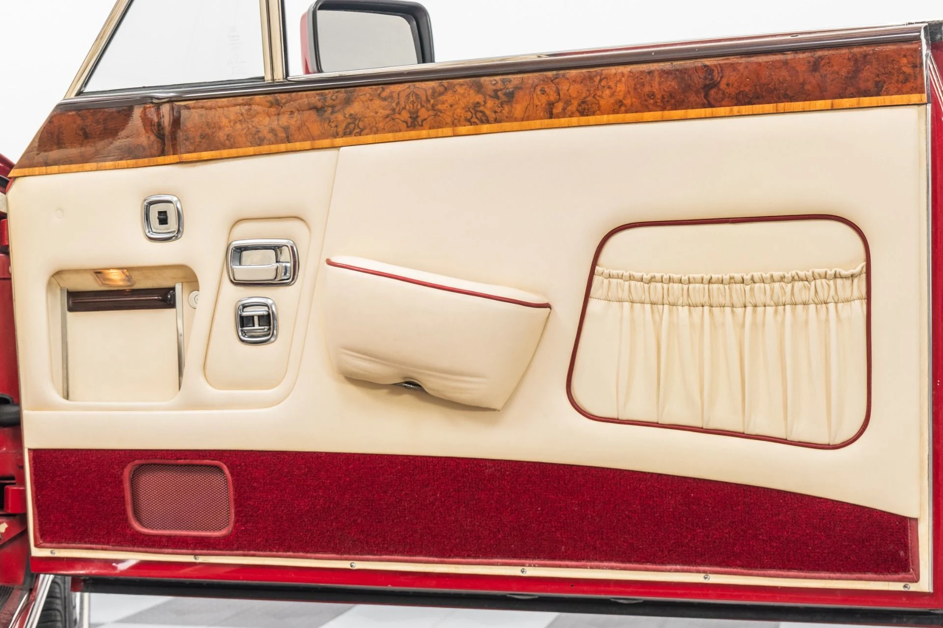 mph043_159423447_Used_1987_Rolls_Royce_Corniche_II_1780955693_5c0ab5b06b