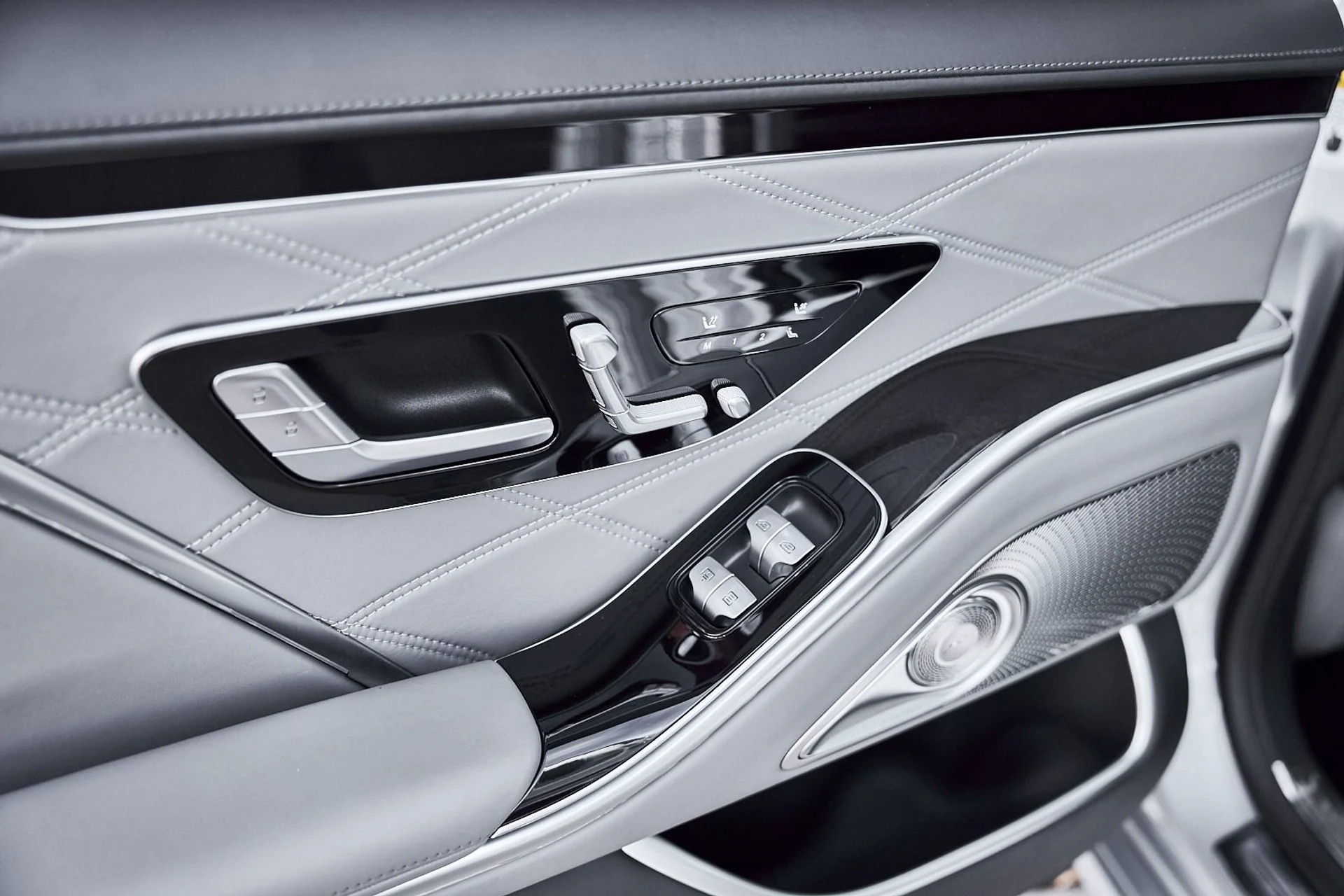 mph043_1598204236_Used_2021_Mercedes_Benz_S_Class_Maybach_S_580_1771643111_7030aefe12