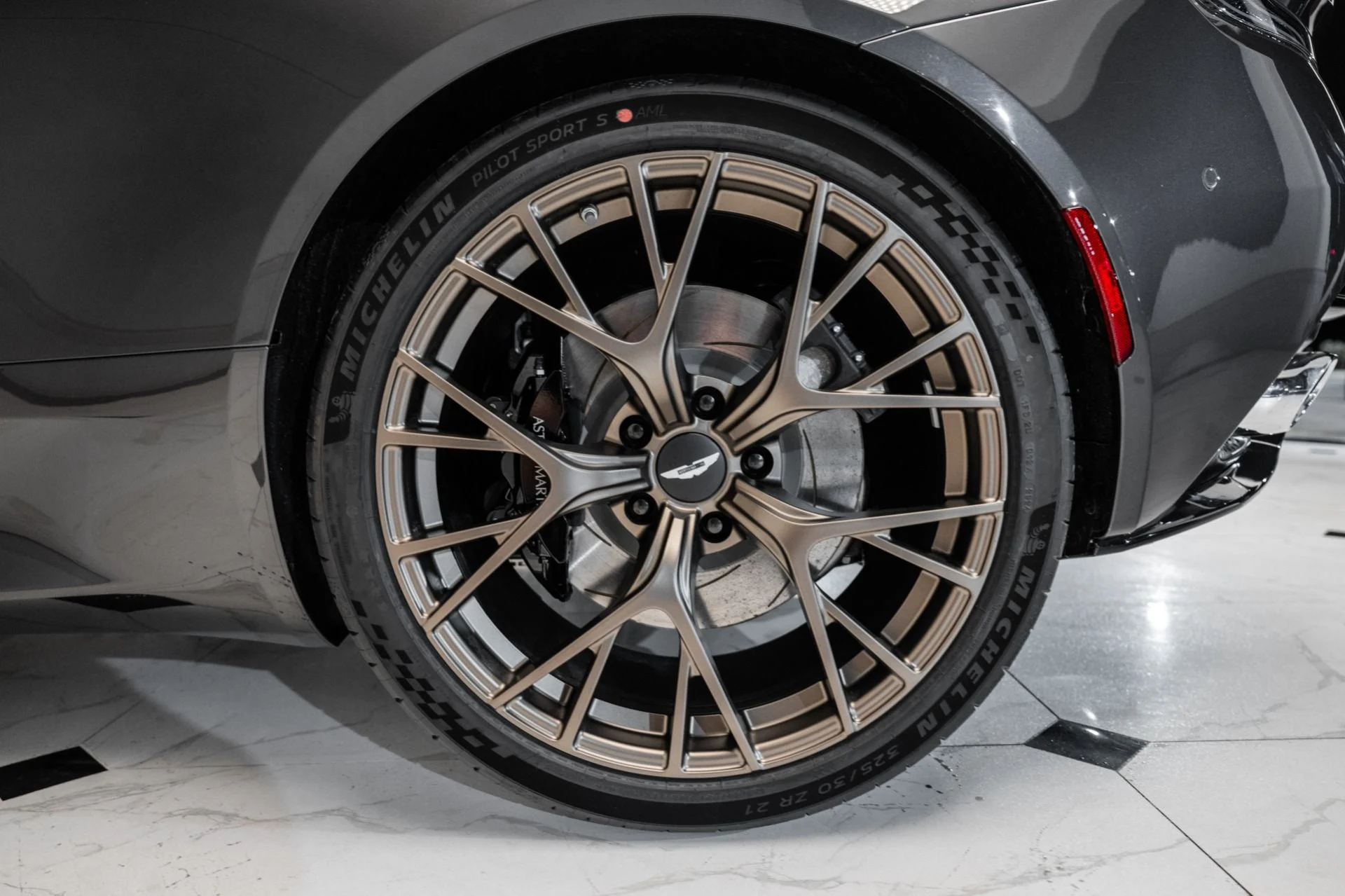 mph043_1635312260_Used_2025_Aston_Martin_DB_12_Coupe_1742566043_050569c065