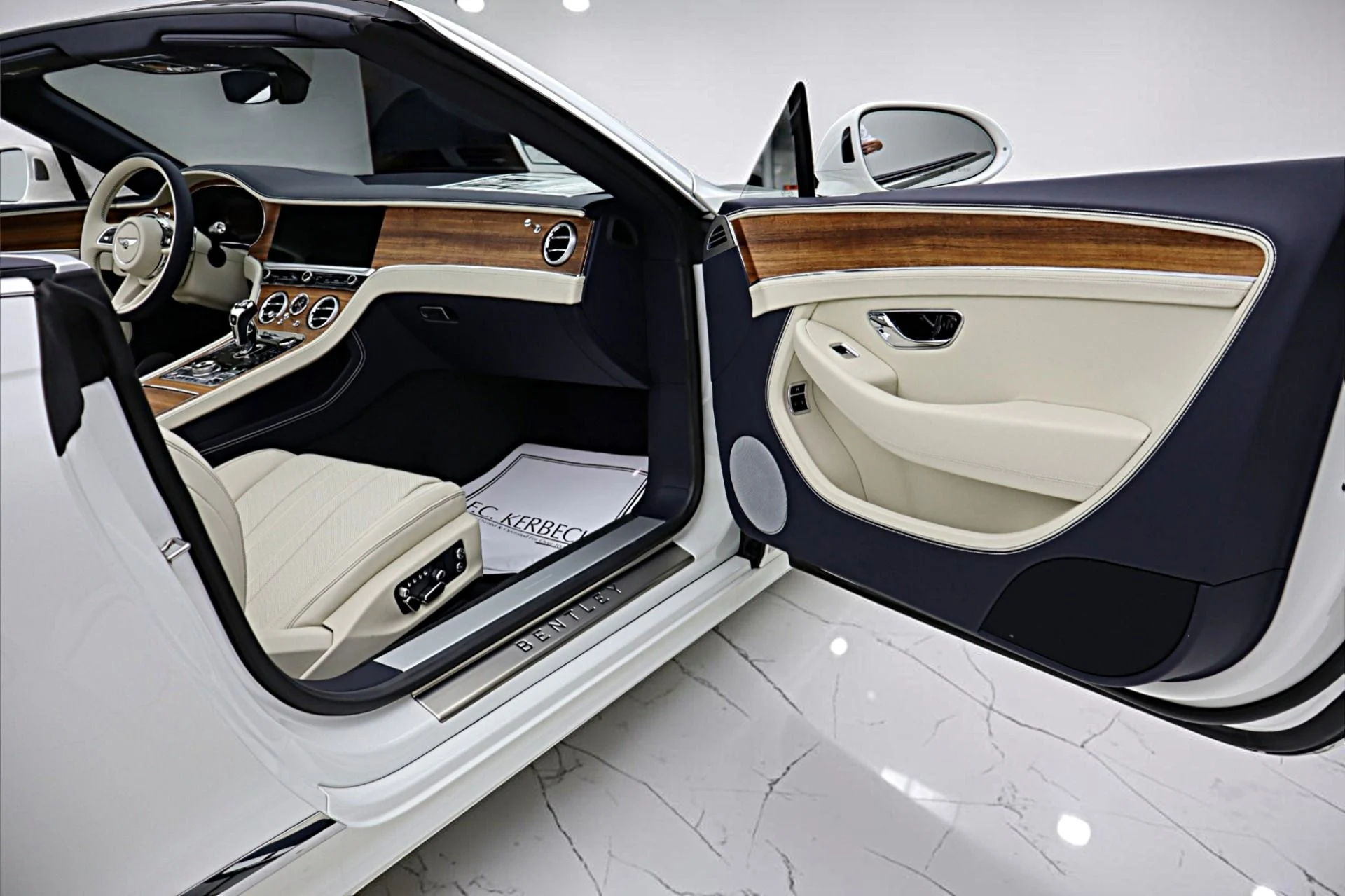 mph043_1635604000_New_2026_Bentley_Continental_GTC_5b034ee37e