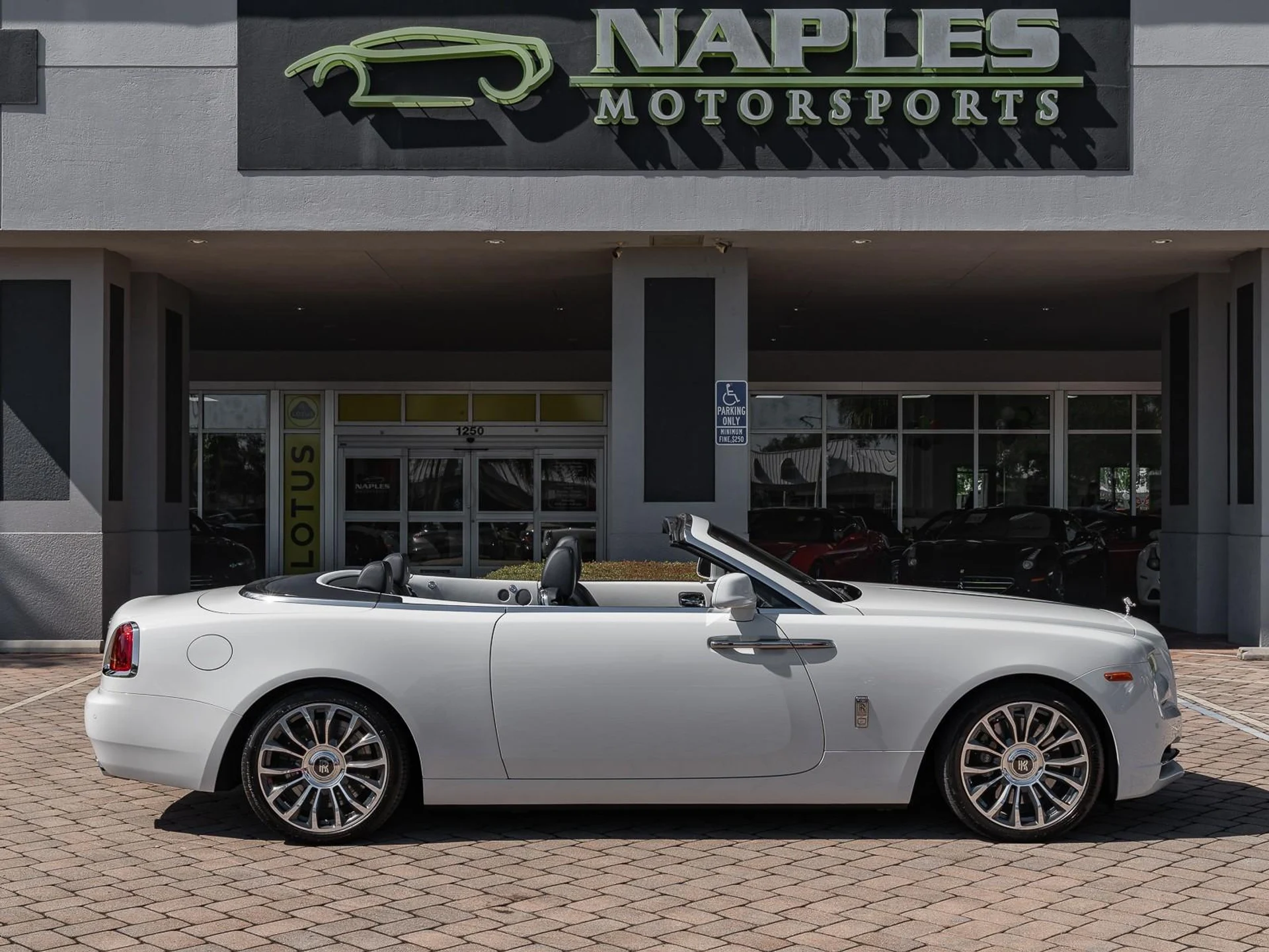 mph043_1648406878_Used_2019_Rolls_Royce_Dawn_1761832878_f35fefe333