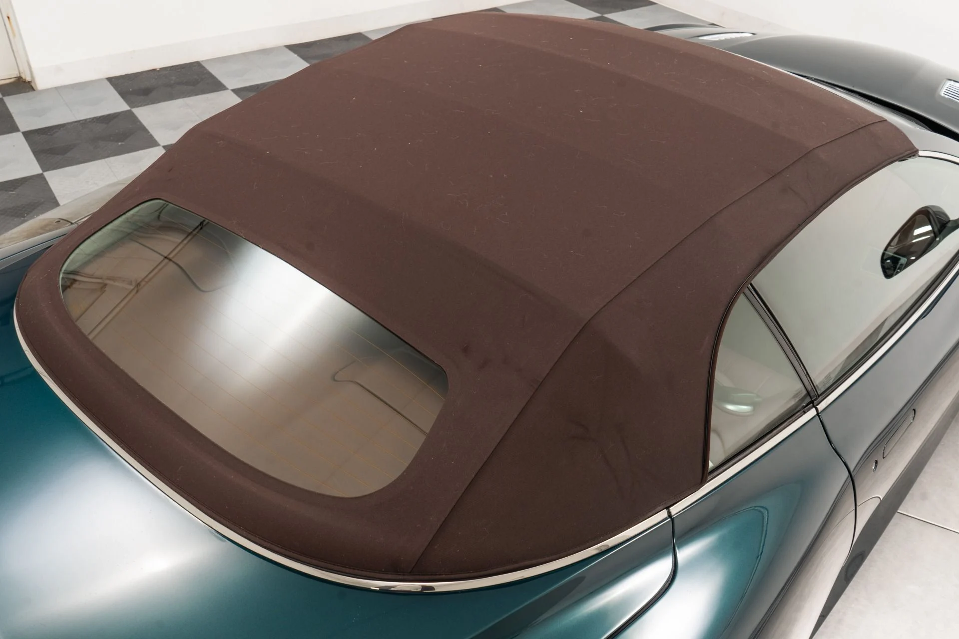 mph043_1648852355_Used_2015_Aston_Martin_DB_9_Volante_1759413390_be74ae225d