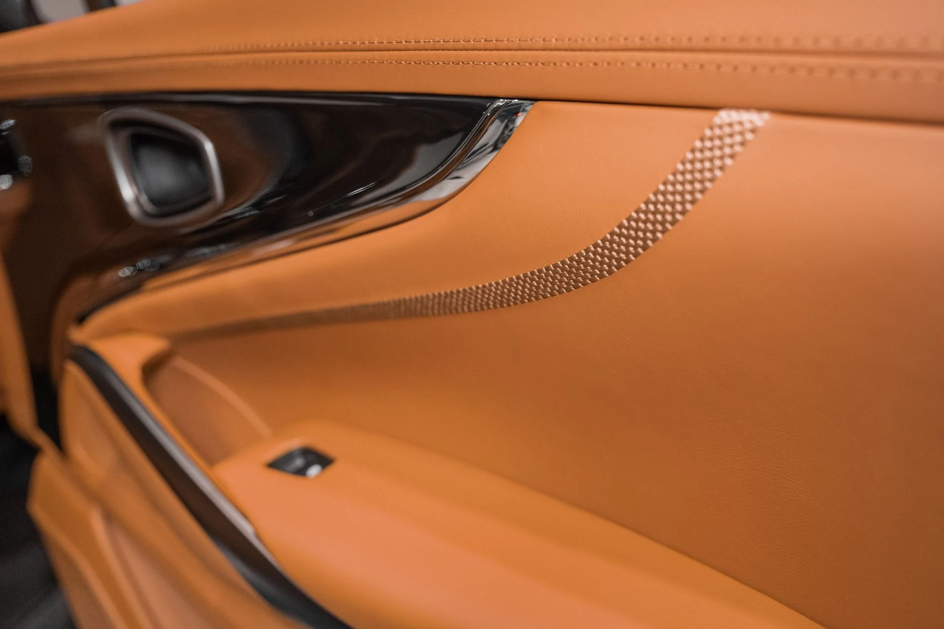 mph043_1659844156_New_2026_Aston_Martin_DBX_707_1780939775_e6a42caef6