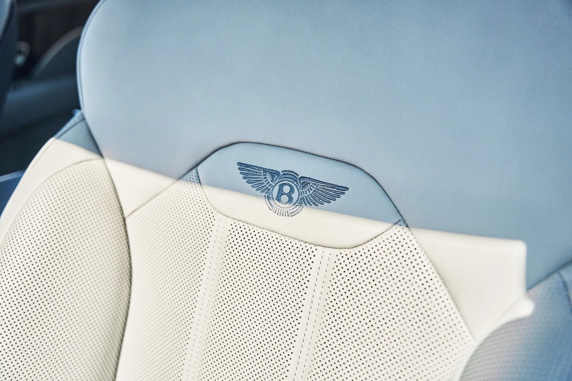 mph043_1664200185_Used_2025_Bentley_Bentayga_EWB_1780709427_87757c6bee