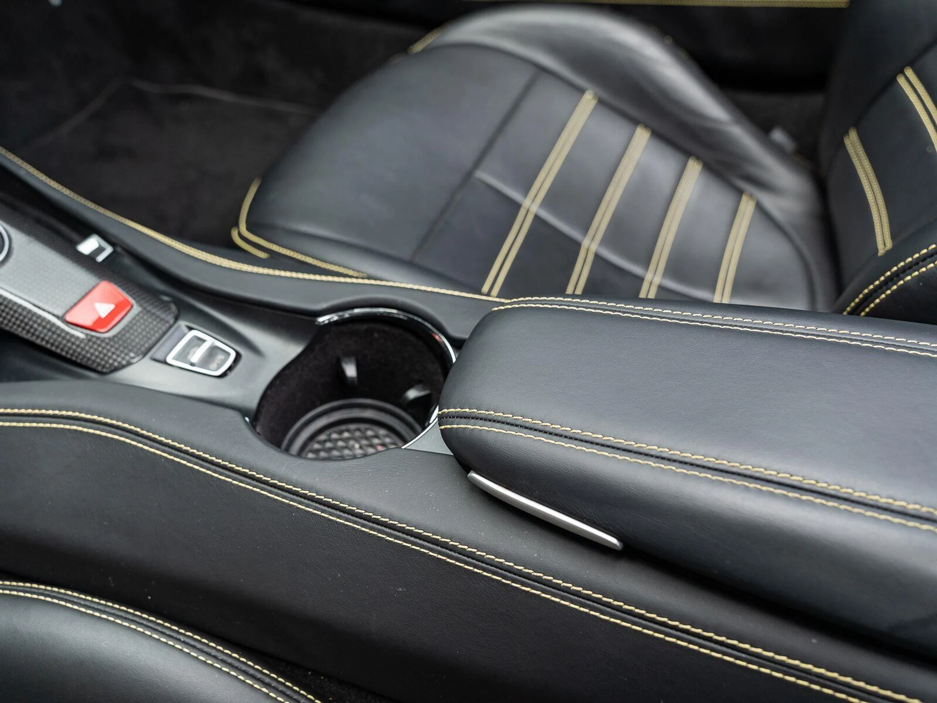 mph043_1667419299_Used_2016_Ferrari_California_T_1785949674_10a9fee73e