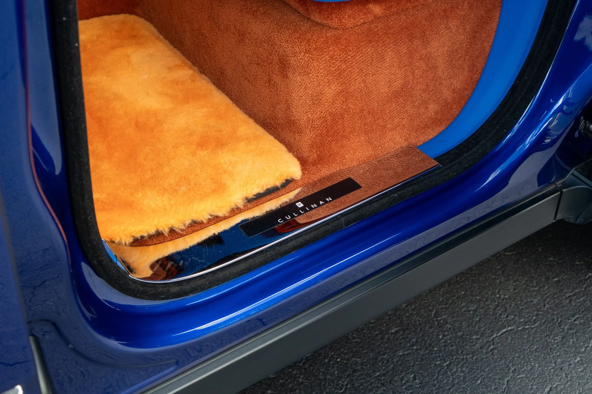 mph043_1674286795_Used_2019_Rolls_Royce_Cullinan_1764189669_b89b4d3819