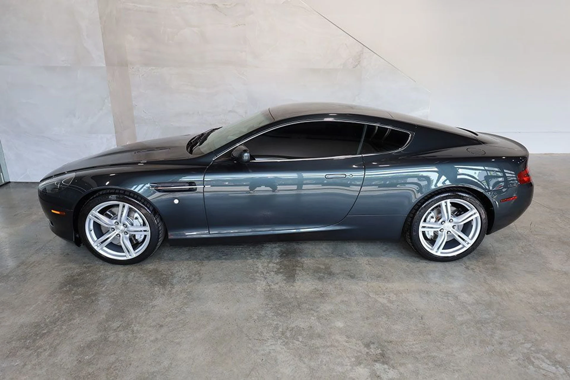 mph043_1688346039_used_2007_aston_martin_db9_2drcoupemanual_9689_21830752_44_1024_07cf936b90