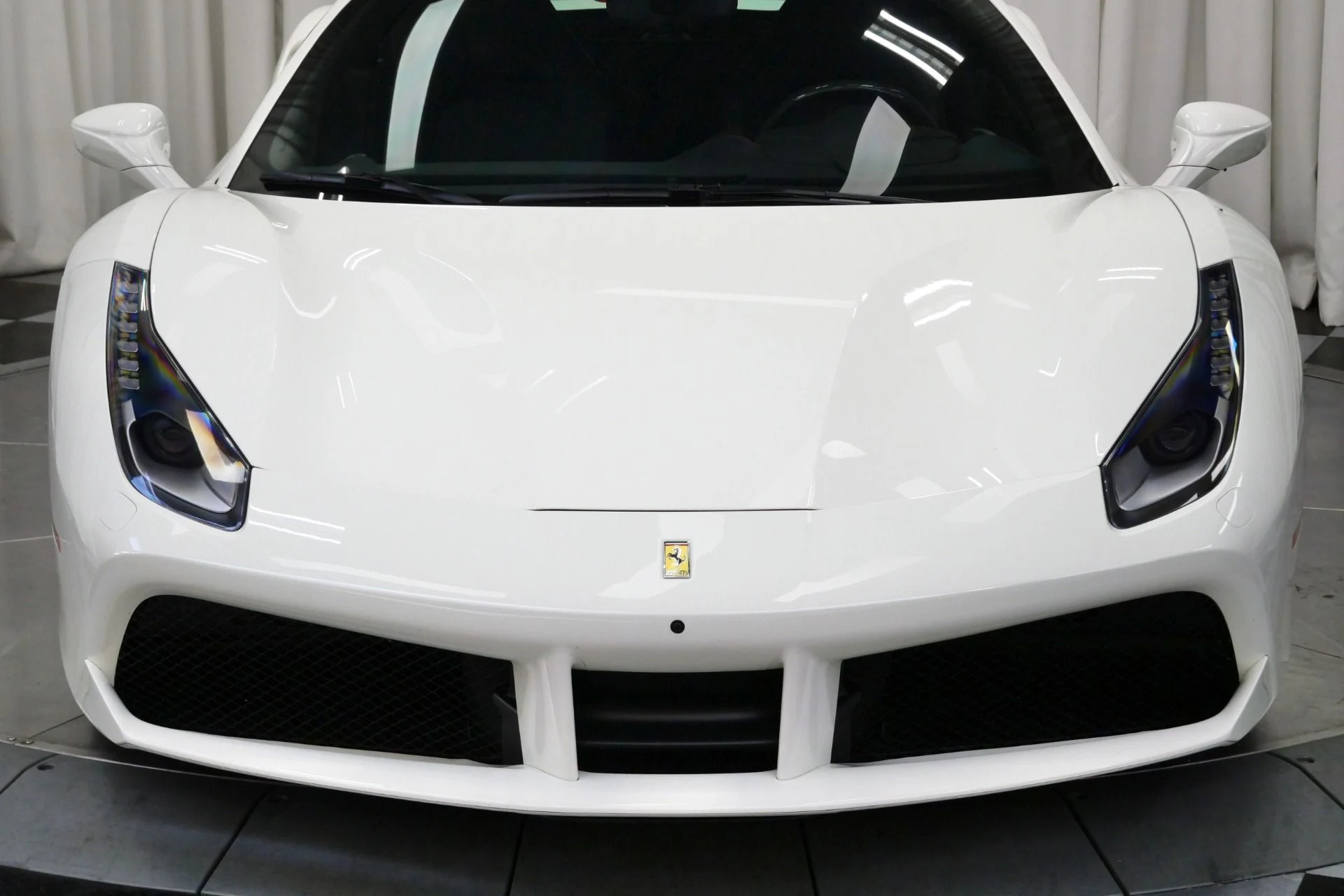 mph043_1702426263_Used_2018_Ferrari_488_GTB_1755879022_4f9235683c