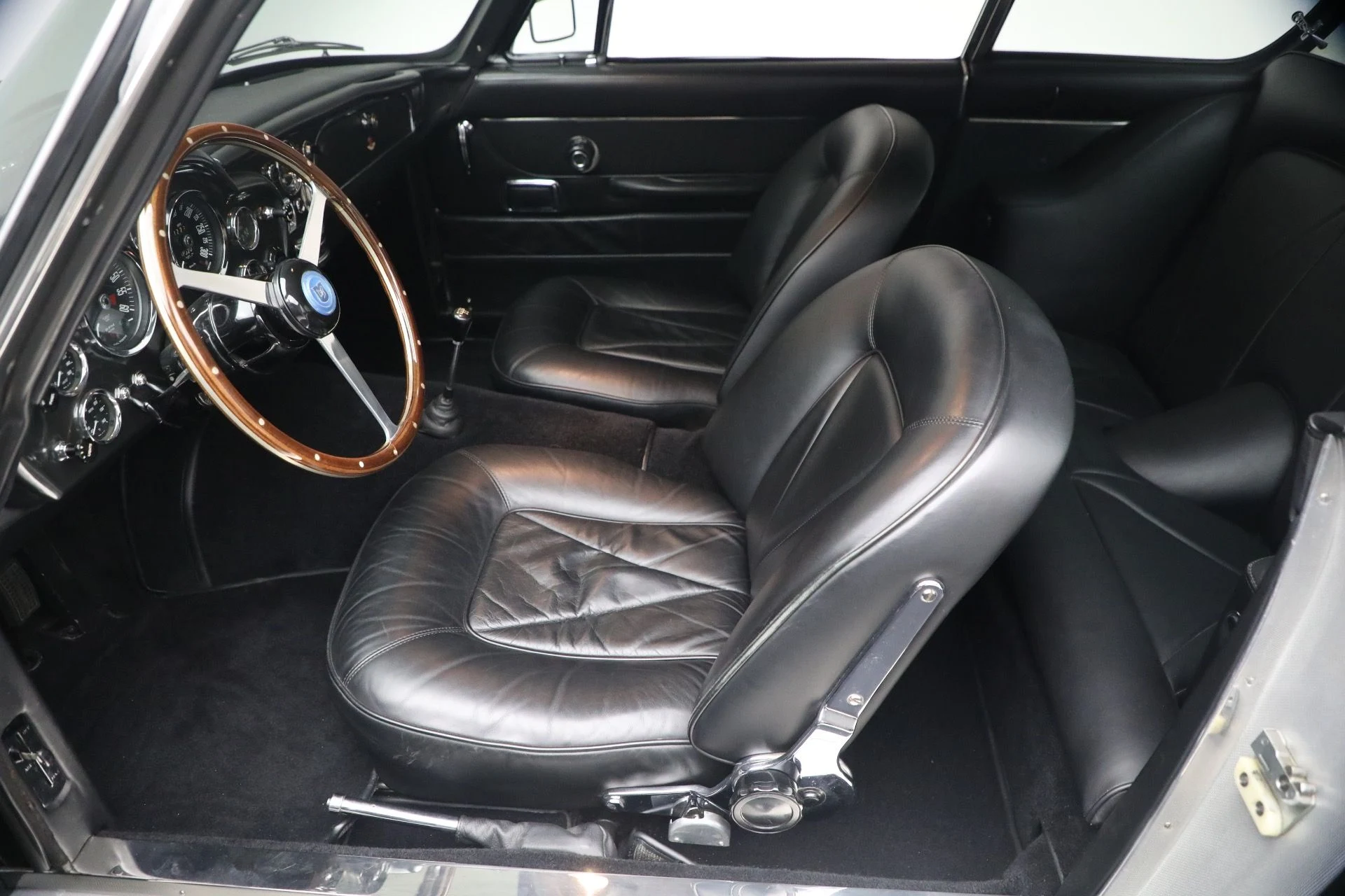 mph043_1705305909_Used_1968_Aston_Martin_DB_6_1793123624_8ed989a803