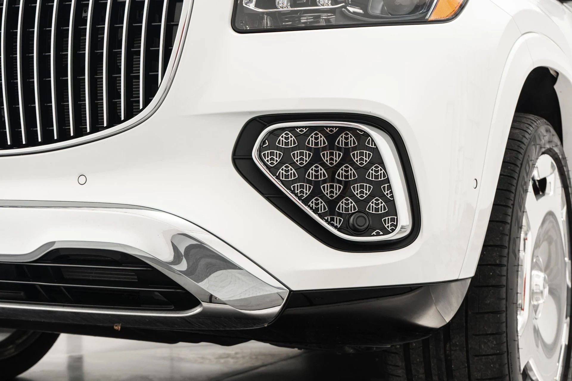 mph043_1726284303_Used_2024_Mercedes_Benz_Maybach_GLS_600_4_MATIC_4_Seat_Configuration_Rear_Seat_Entertainment_1776281488_48a7488635