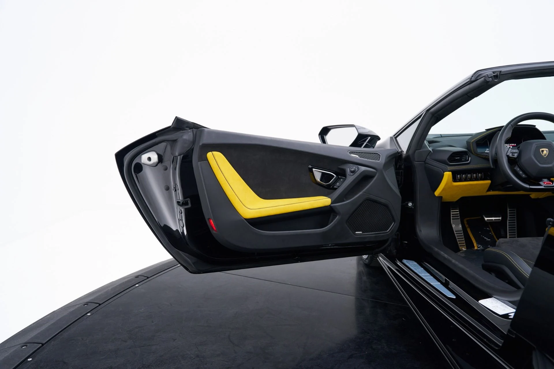 mph043_1728987686_Used_2024_Lamborghini_Huracan_1793135586_54624ef18e