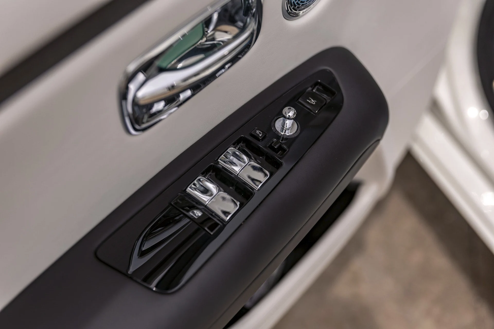 mph043_1739341920_Hi_Tech_Luxury_Imports_LLC_SCA_13_GZ_09_TU_235637_image_43_0afec5957d