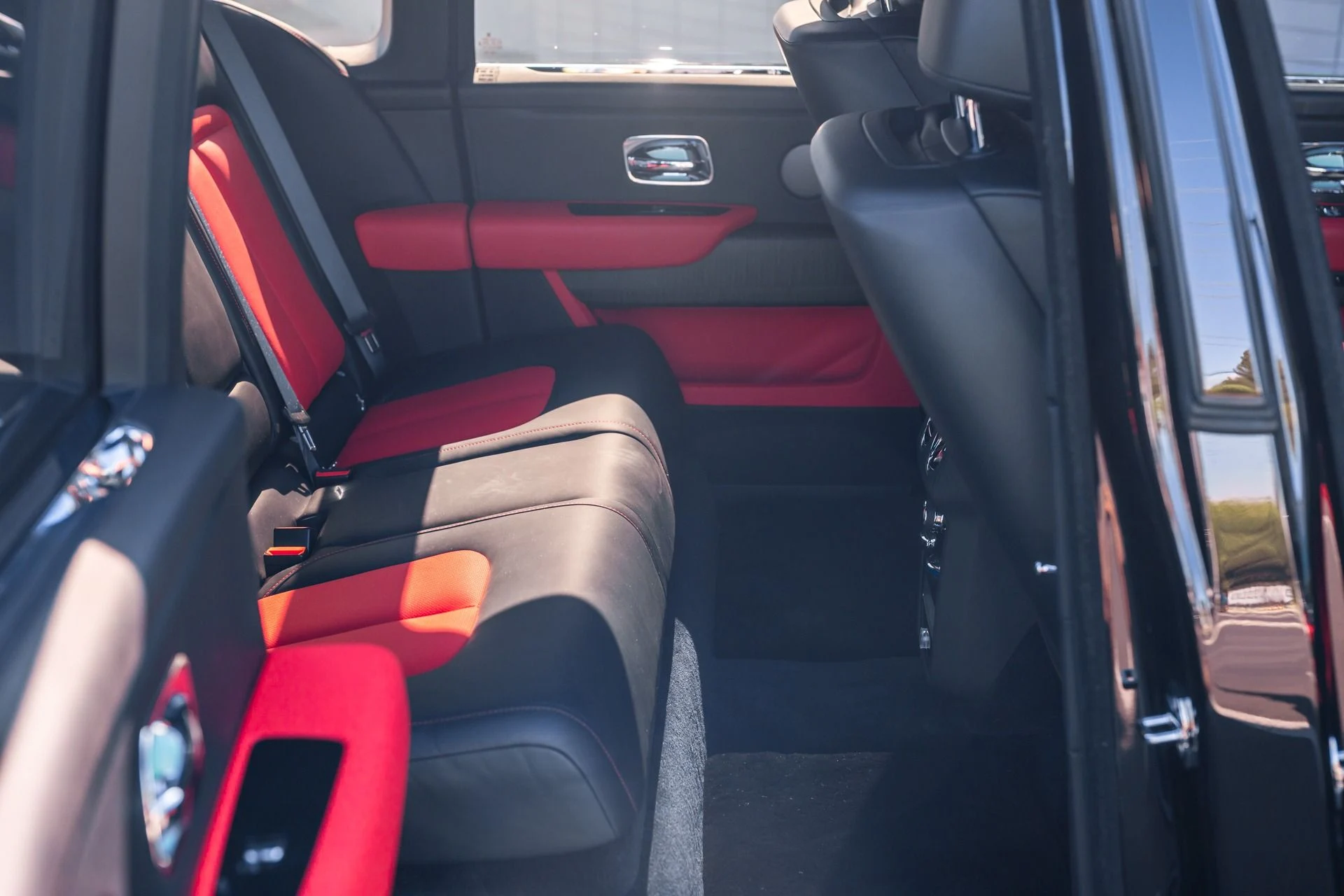 mph043_173965705_Used_2021_Rolls_Royce_Cullinan_1698712237_1e1402d7ef