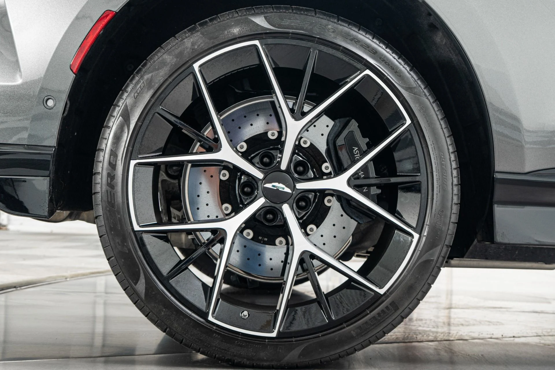 mph043_1752281289_Used_2025_Aston_Martin_DBX_707_1780350121_0ccab24a81