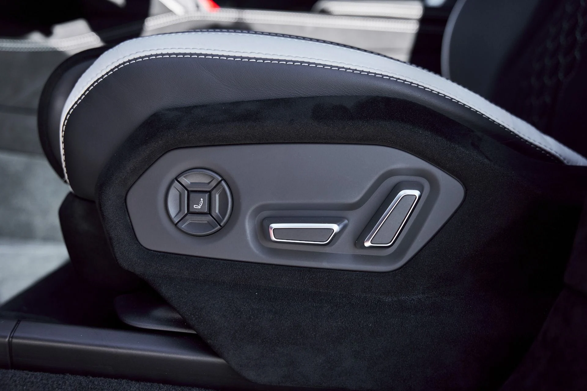 mph043_1756998071_Used_2024_Lamborghini_Urus_Performante_1767667995_4eff715421