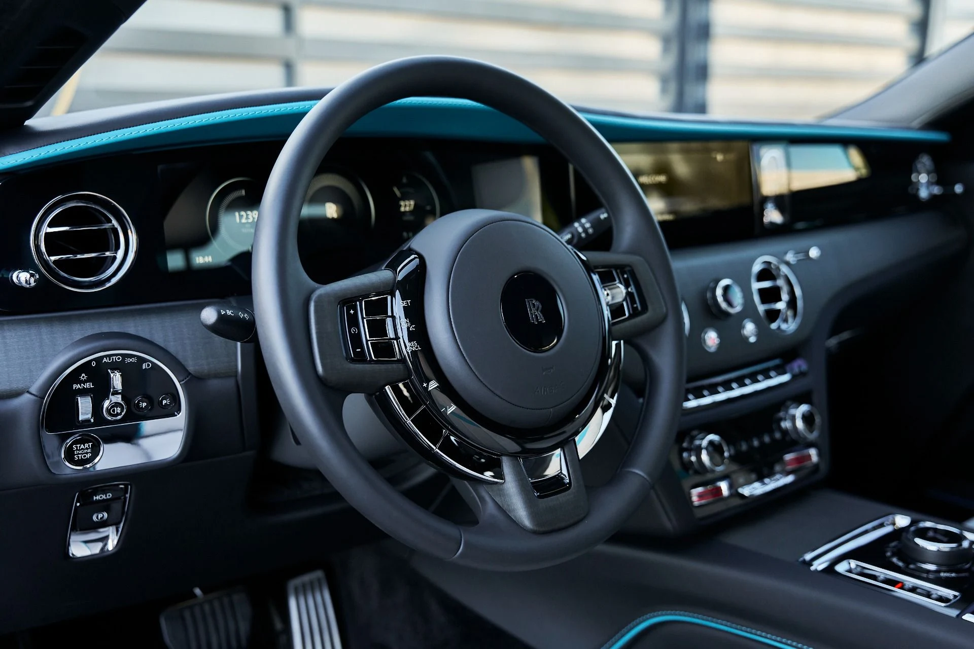 mph043_1758350086_Used_2025_Rolls_Royce_Ghost_Base_1770087452_1c402afb1e