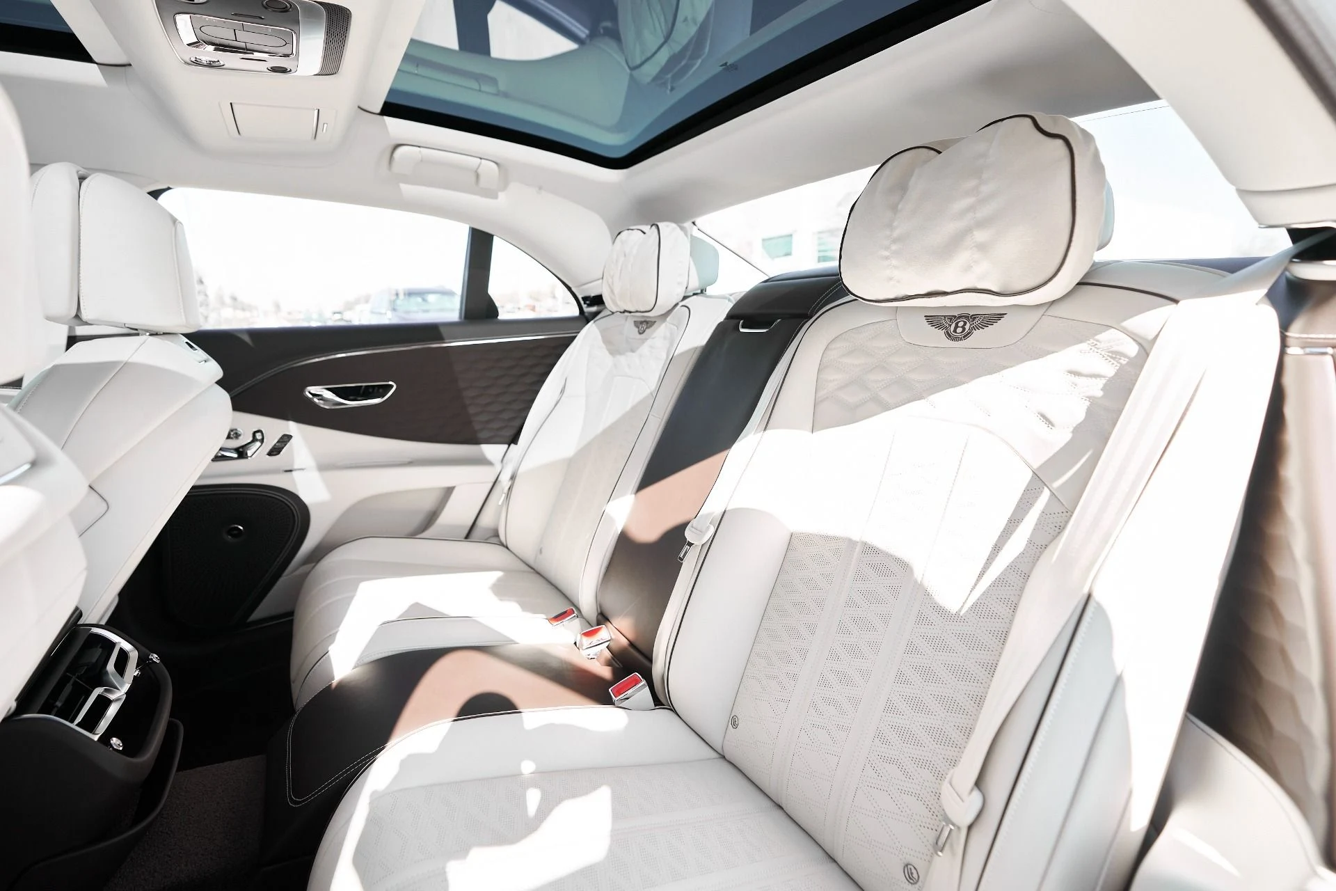 mph043_1759715954_Used_2025_Bentley_Flying_Spur_Speed_1762569231_871bec17b1