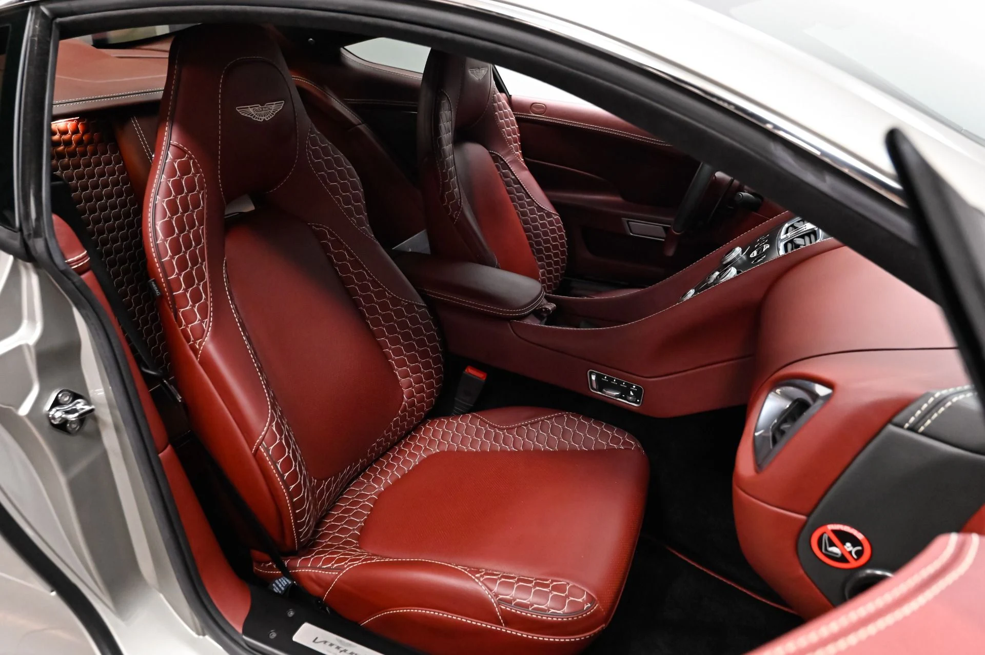 mph043_1791491090_Used_2014_Aston_Martin_Vanquish_V12_1793299602_16dede1079