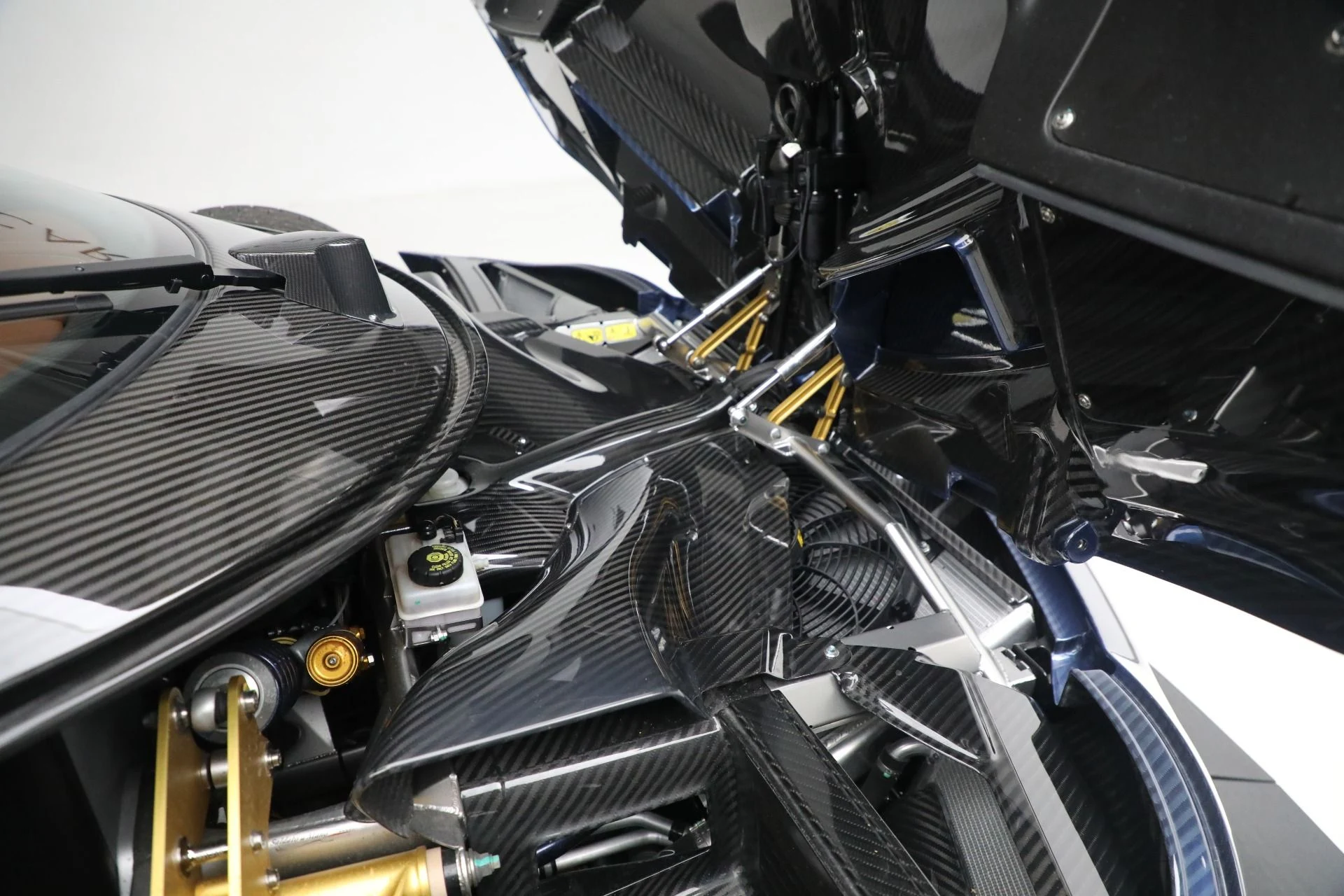 mph043_1808883626_Used_2014_Pagani_Huayra_Tempesta_513e5b0722