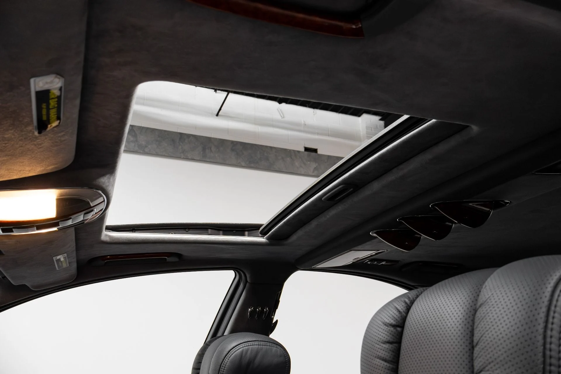 mph043_1817868735_Used_2004_Maybach_57_1769486757_6b0f8bd763