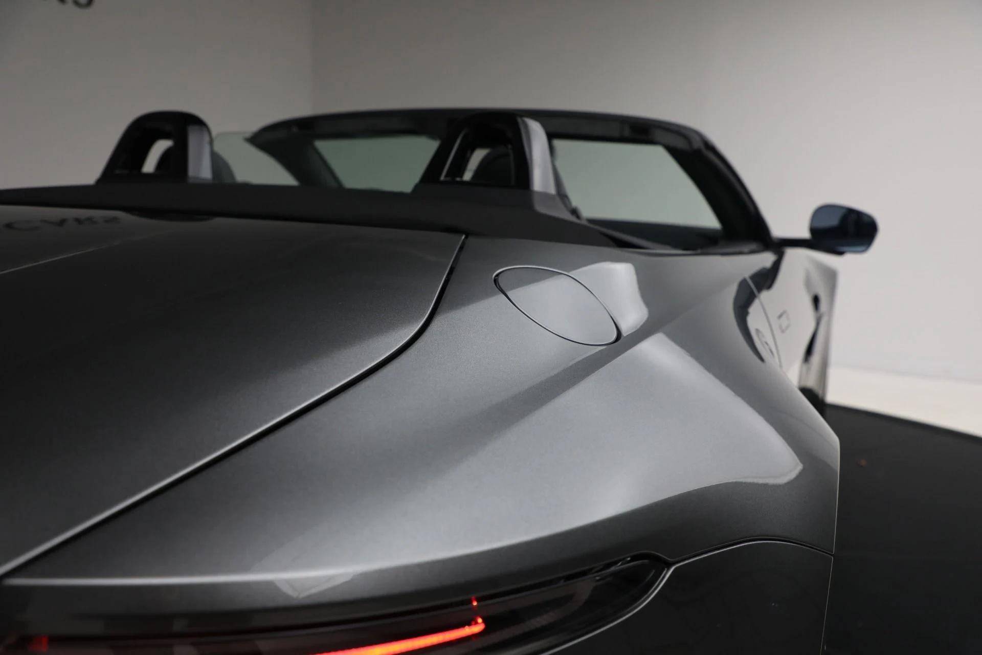 mph043_1821793009_New_2026_Aston_Martin_Vantage_Roadster_8c68f5d008
