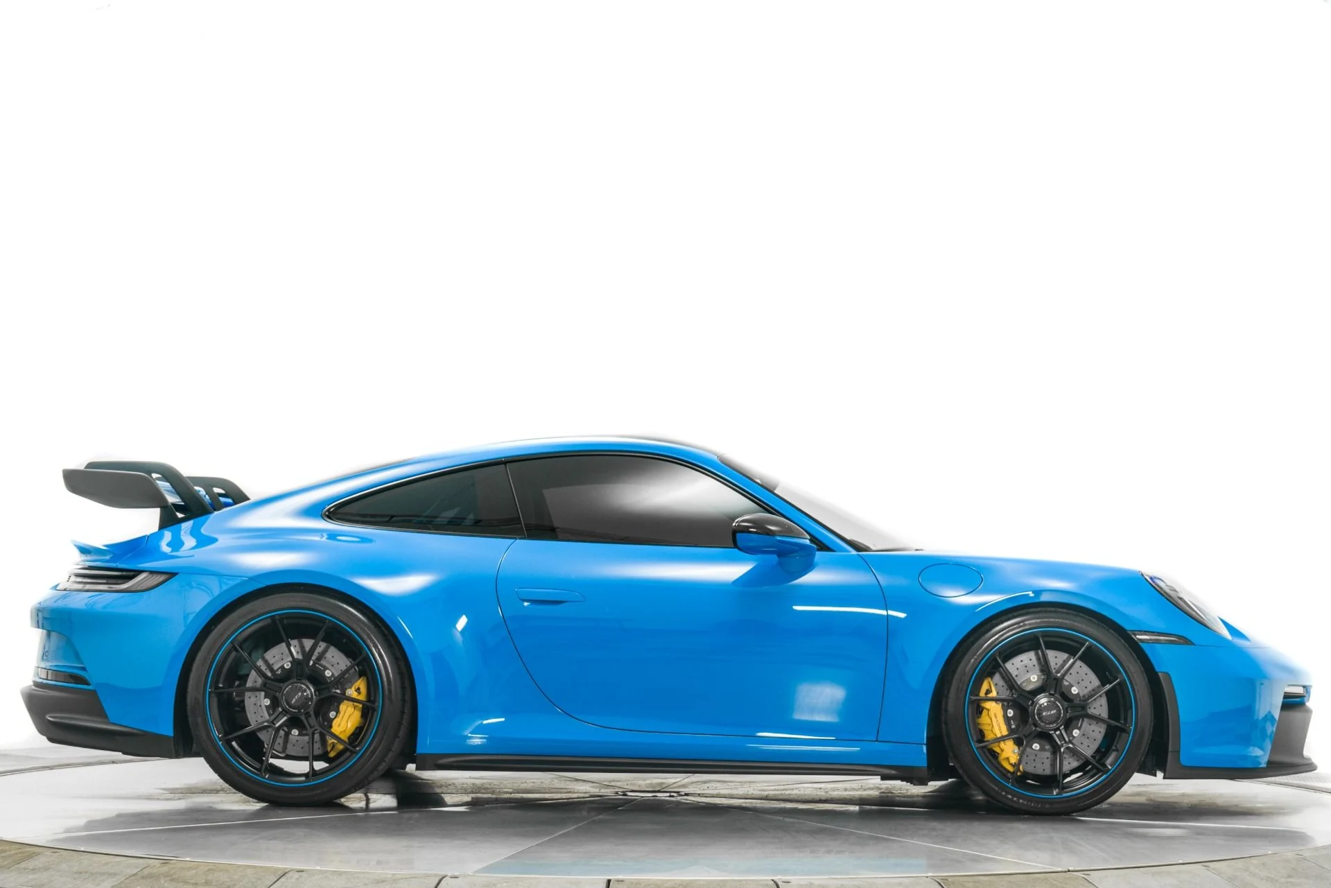 mph043_1828579012_Used_2022_Porsche_911_GT_3_Carbon_Buckets_Blue_Stitching_and_Belts_1768487811_7022d4a73a