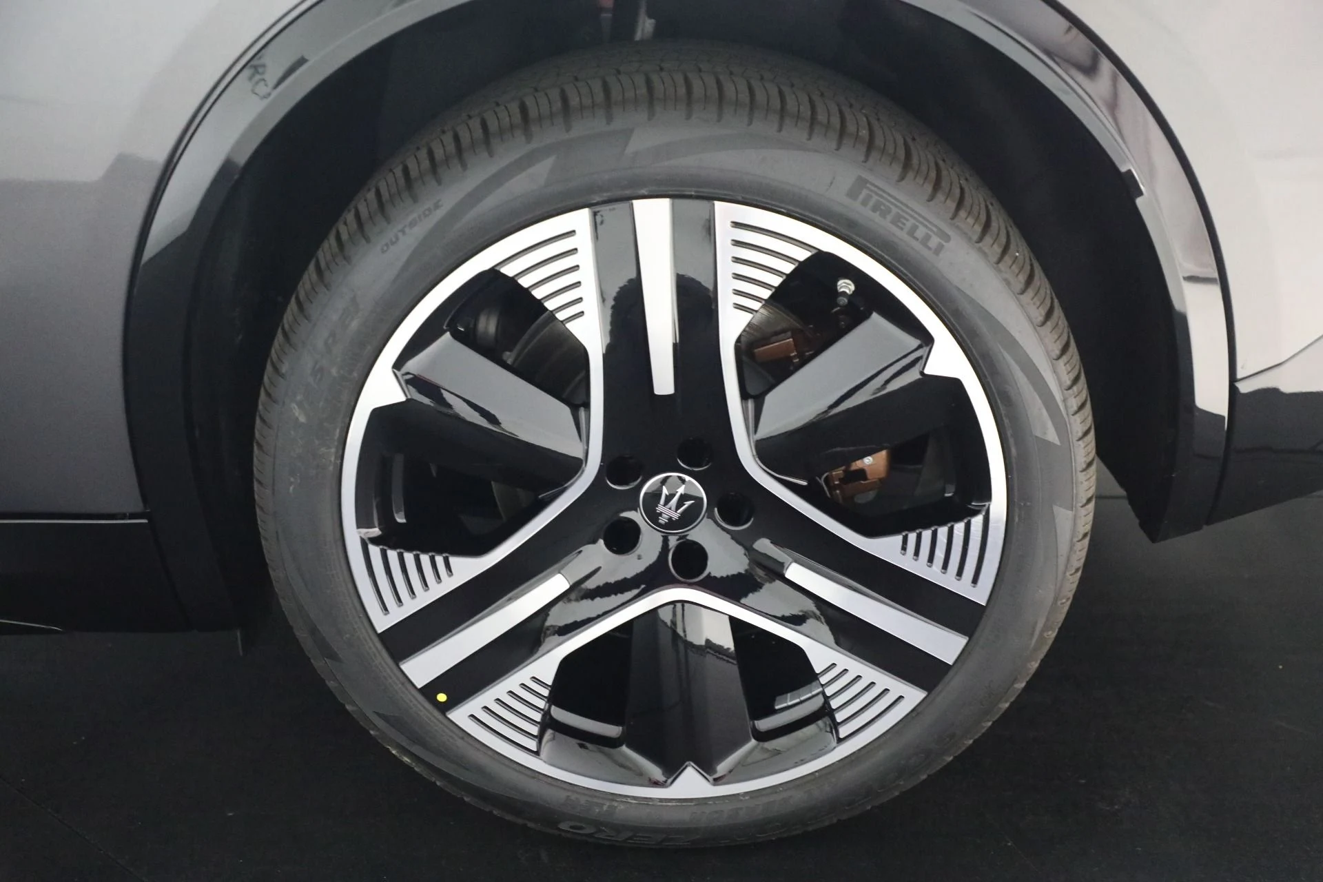 mph043_182887968_New_2025_Maserati_Grecale_Folgore_4603168bdd