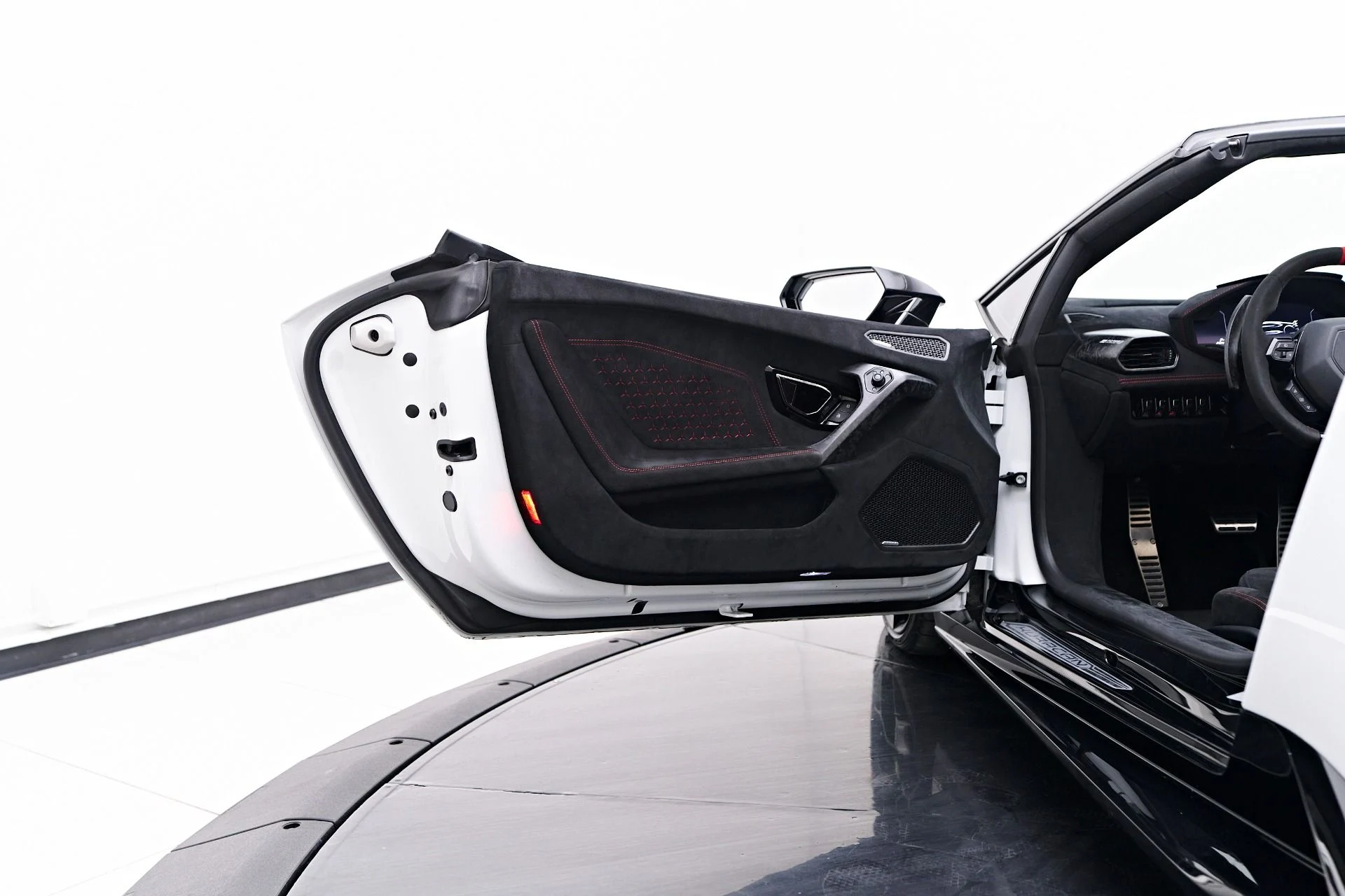 mph043_1836525508_Used_2018_Lamborghini_Huracan_Performante_1754074926_79dd66c1f2