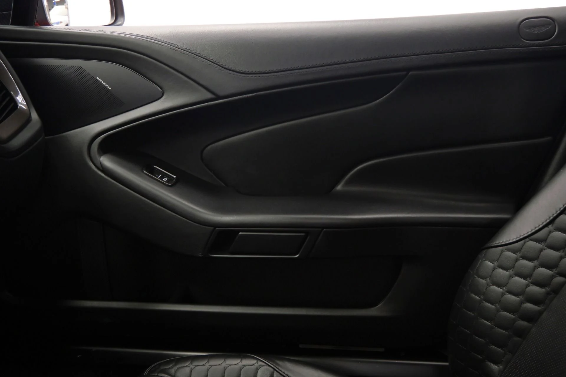 mph043_1838382829_Used_2014_Aston_Martin_Vanquish_AML_Color_V12_Power_Awesome_Sound_1781289634_a13907b1c6