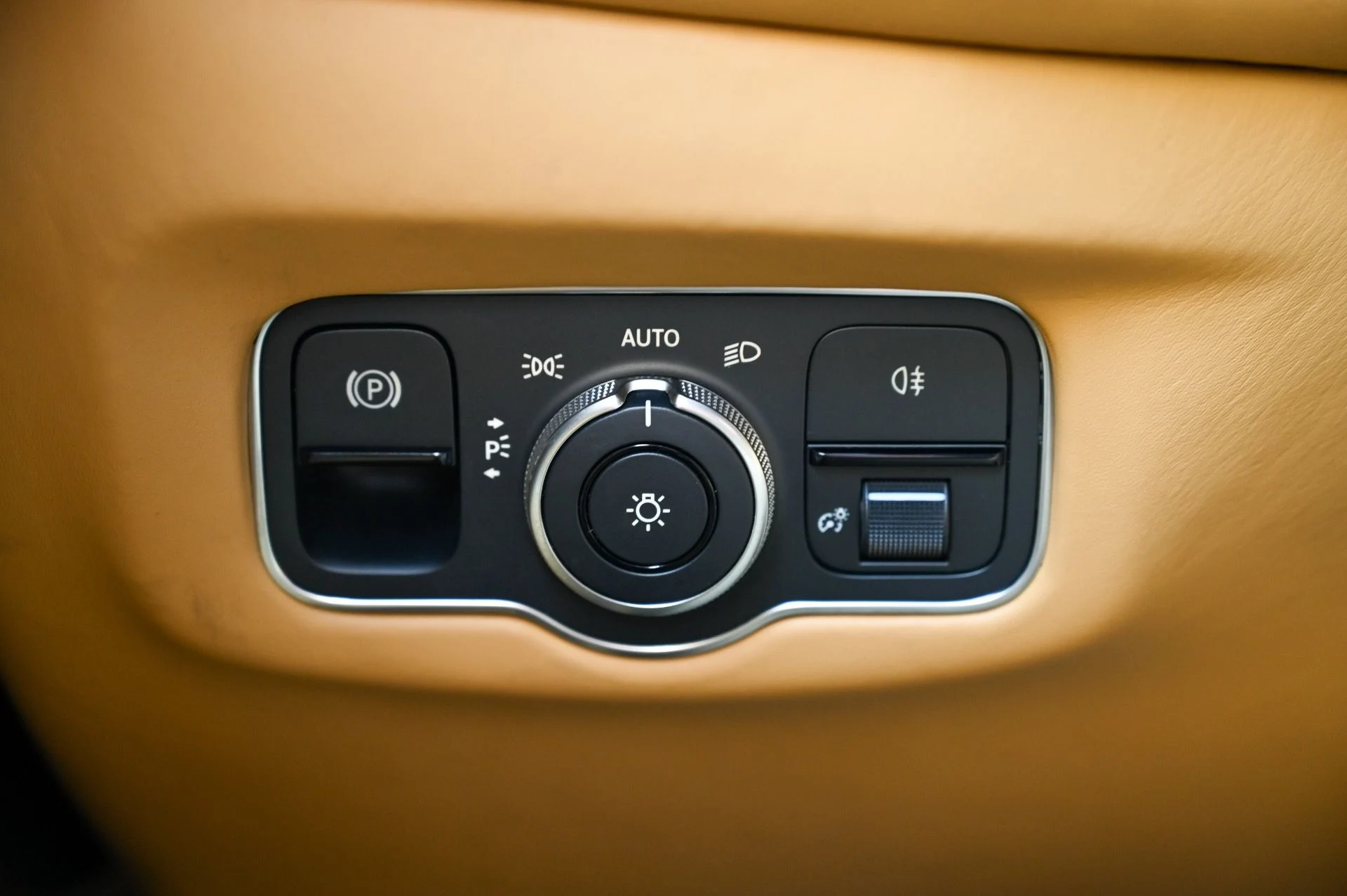 mph043_1850763324_Used_2020_Aston_Martin_DBS_Superleggera_1708981936_e5226c1214