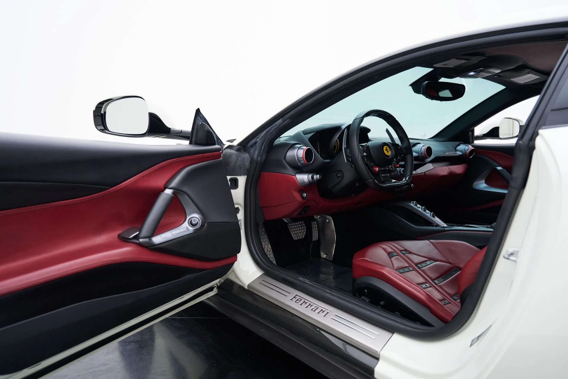 mph043_1850947258_Used_2018_Ferrari_812_Superfast_Base_1793221022_69bf002283