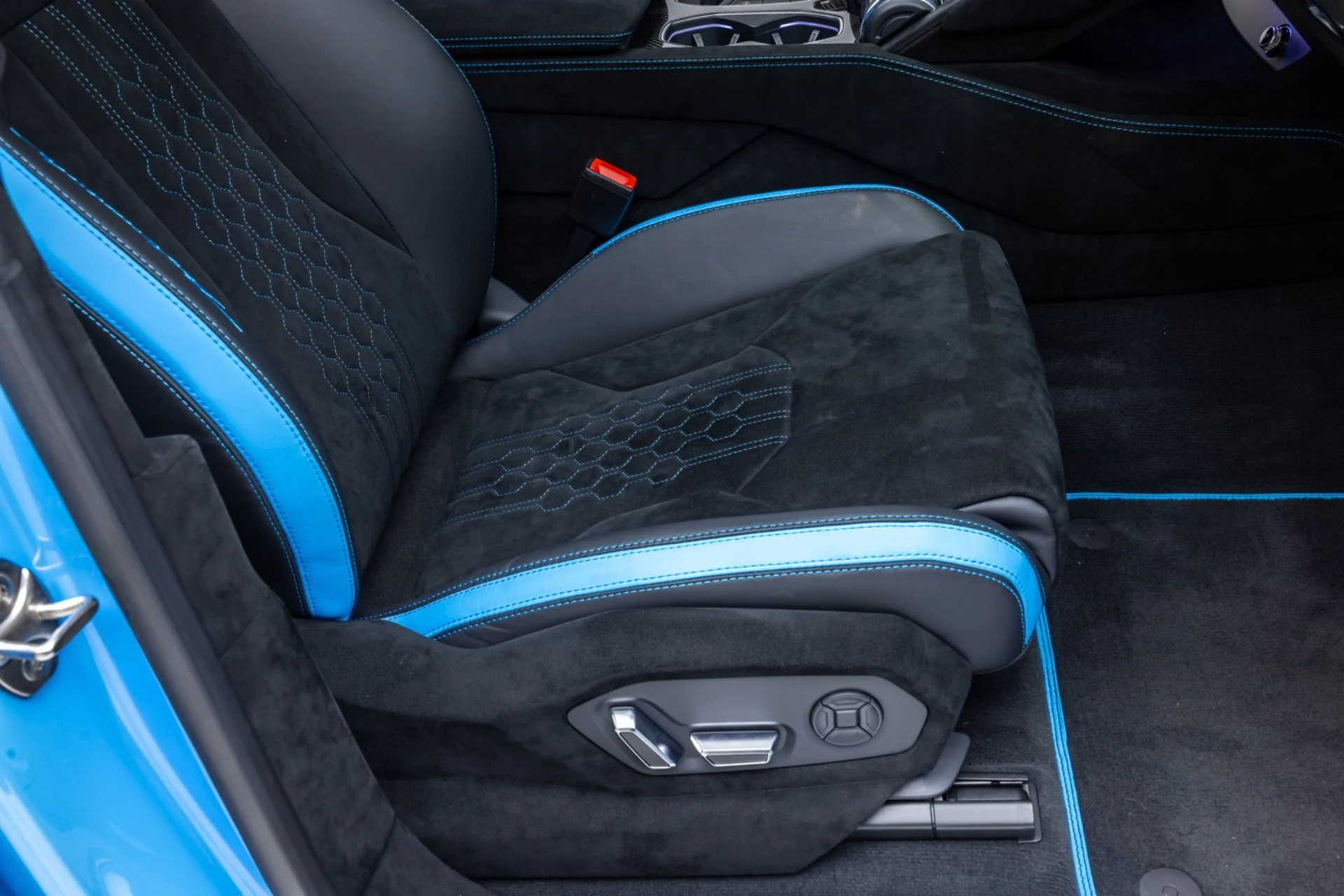 mph043_186321806_13287_p44_l_534e1d143e