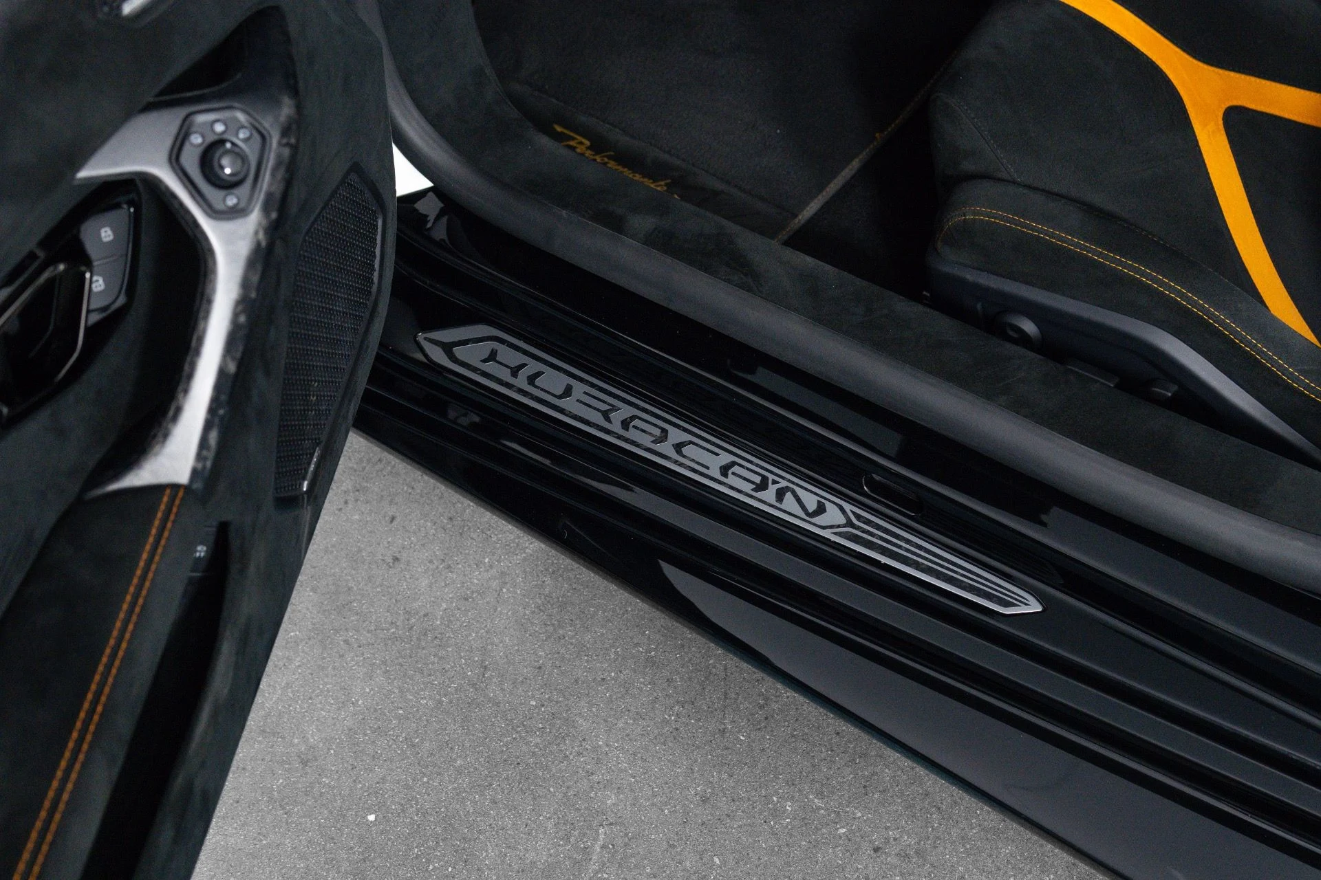 mph043_1867060626_Used_2018_Lamborghini_Huracan_Performante_Spyder_1781732323_04e1a434d7